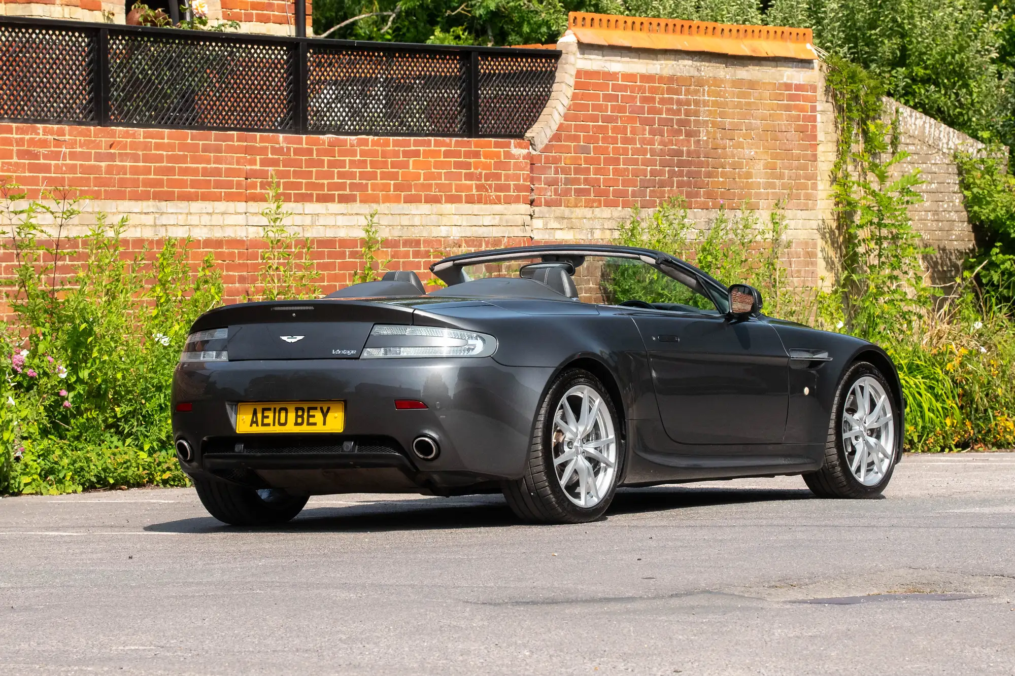 2010 Aston Martin V8 Vantage Roadster-For Sale