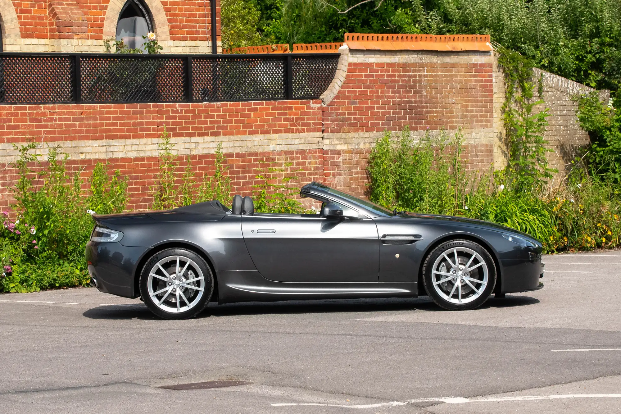 2010 Aston Martin V8 Vantage Roadster-For Sale