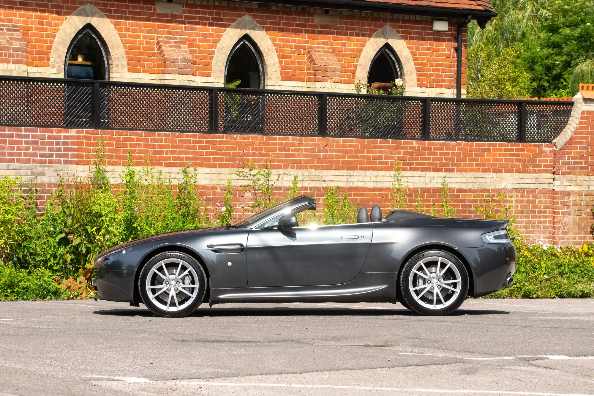 2010 Aston Martin V8 Vantage Roadster-For Sale