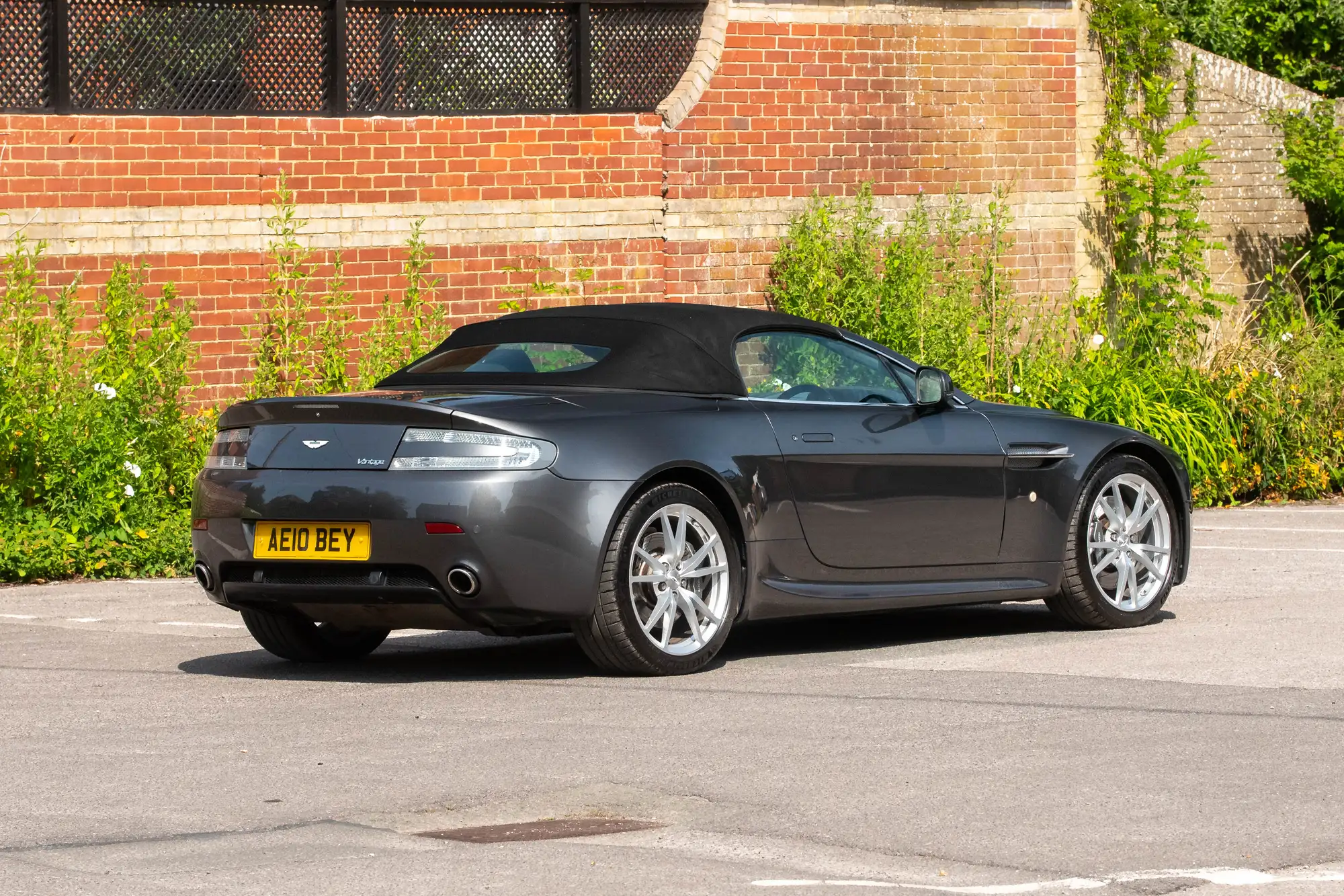 2010 Aston Martin V8 Vantage Roadster-For Sale