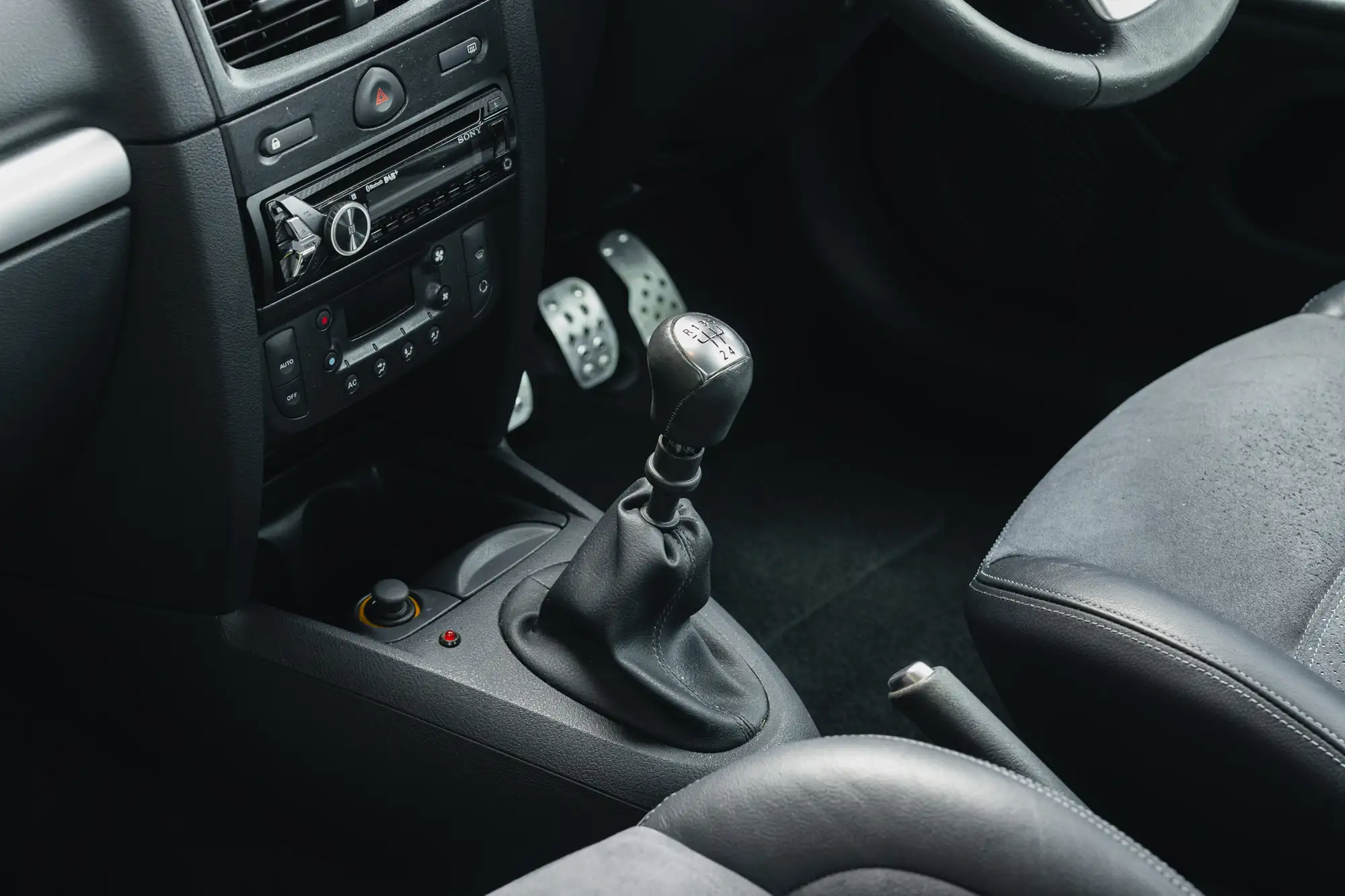 2004 Renault Clio 182 2.0 16V-Sold