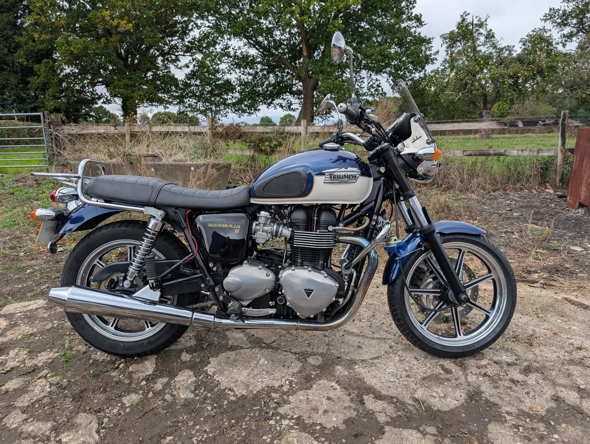 2009 Triumph Bonneville SE  865cc 306 miles-For Sale