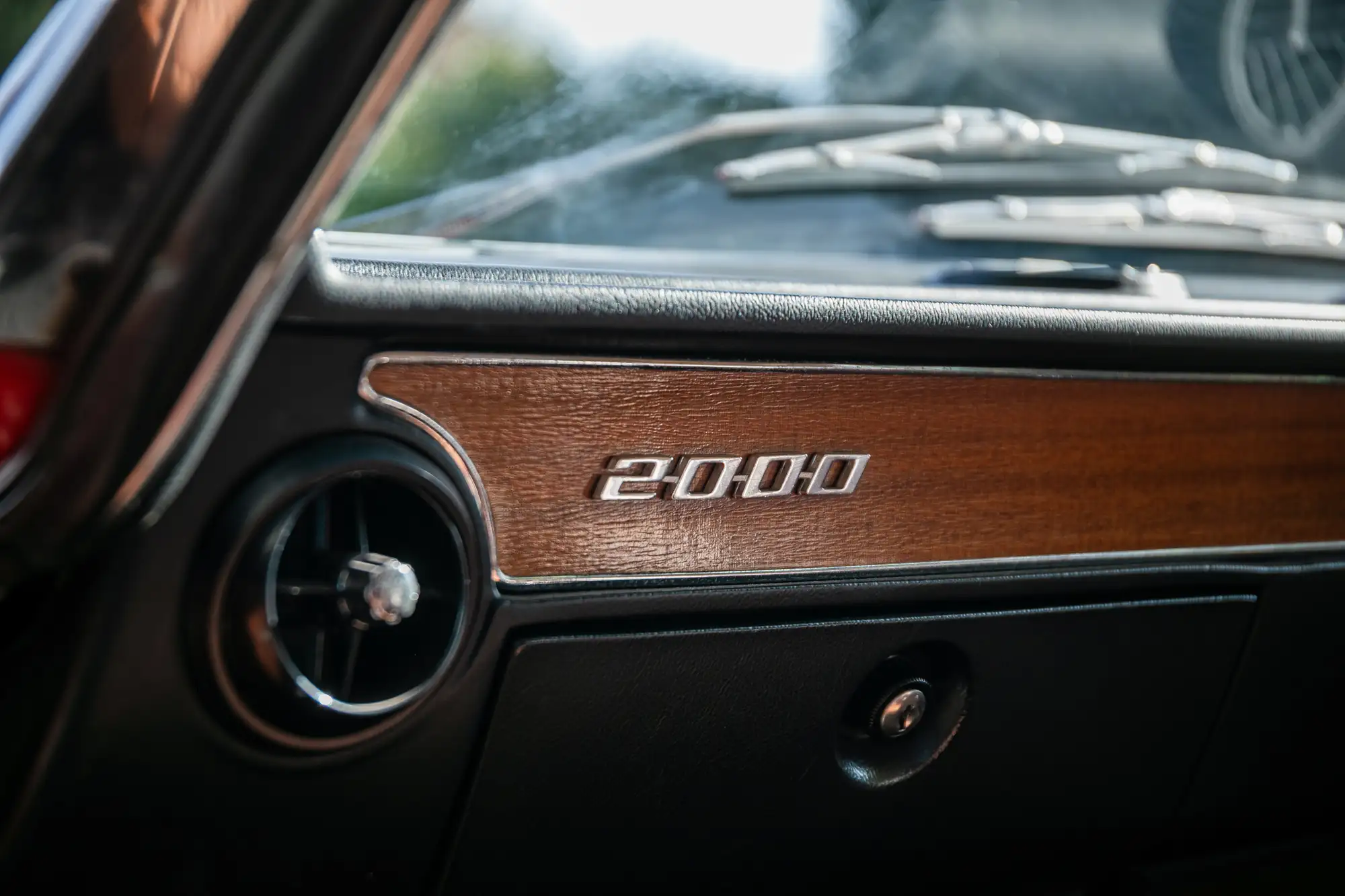 1975 Alfa Romeo 2000 GT Veloce (105.22)-Sold