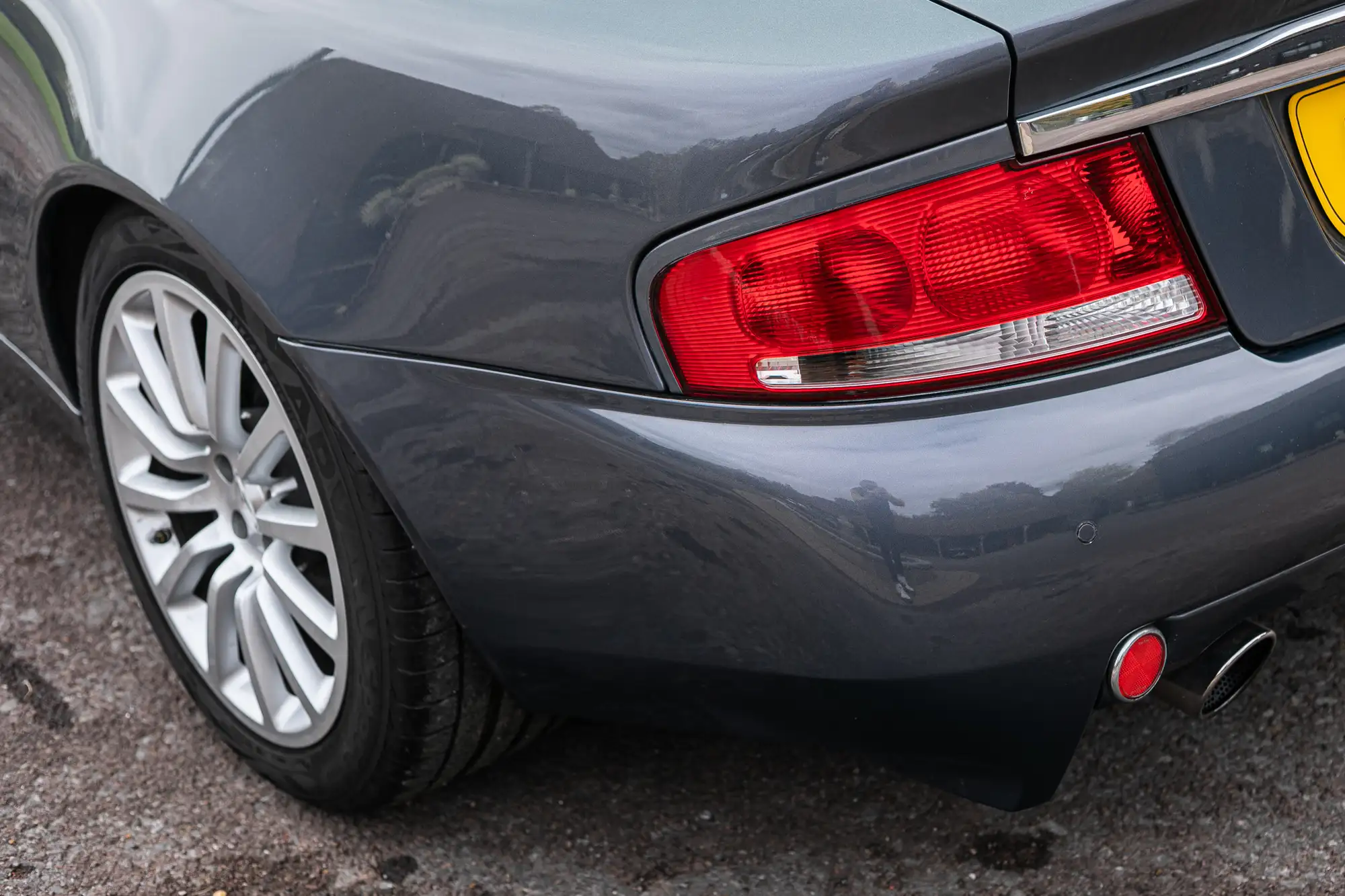 2002 Aston Martin Vanquish 2+2 - ex-Hugh Grant-Sold