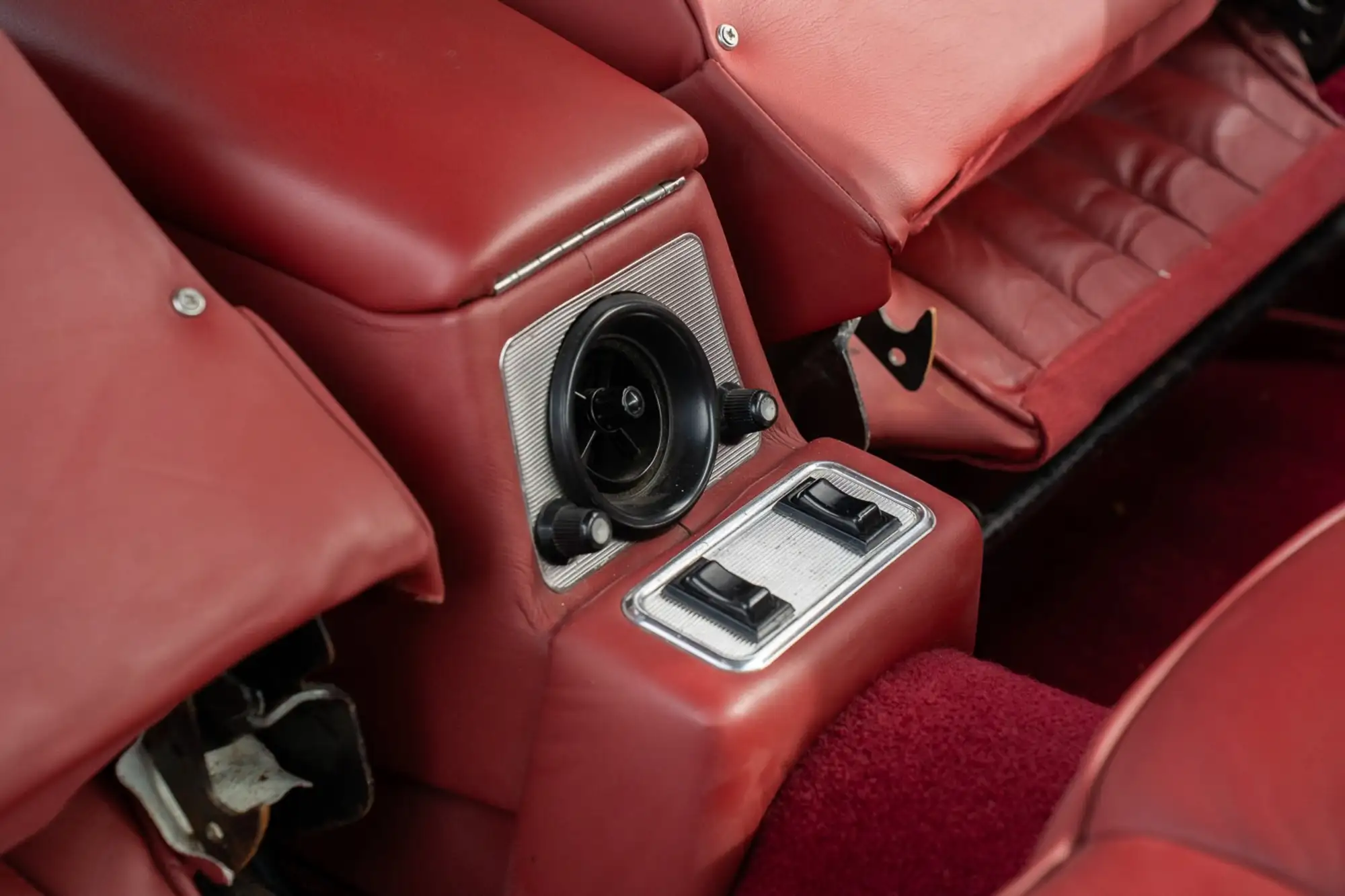 1977 Jaguar XJC Coupé 4.2-Sold