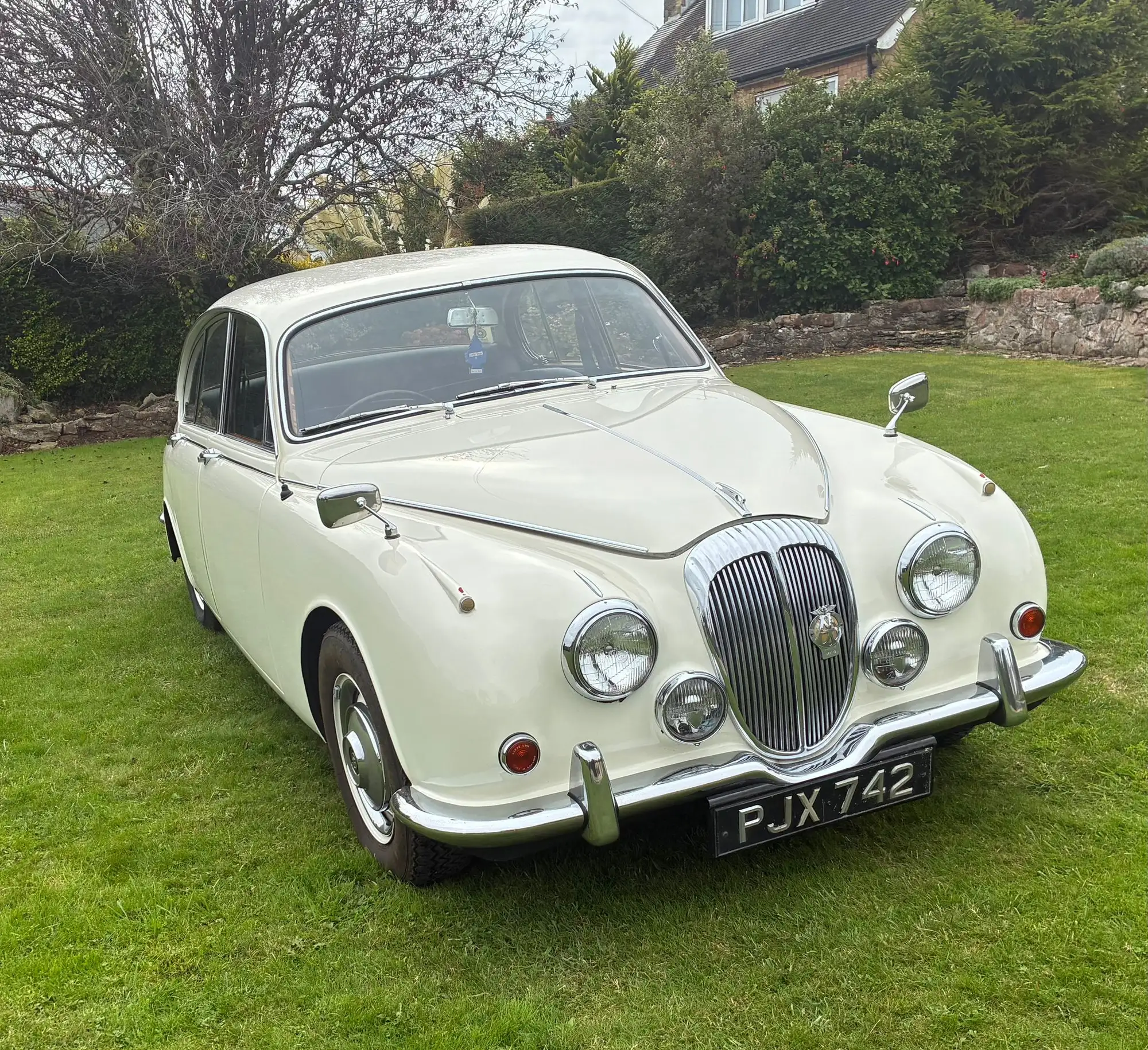 1969 Daimler V8-250-Sold