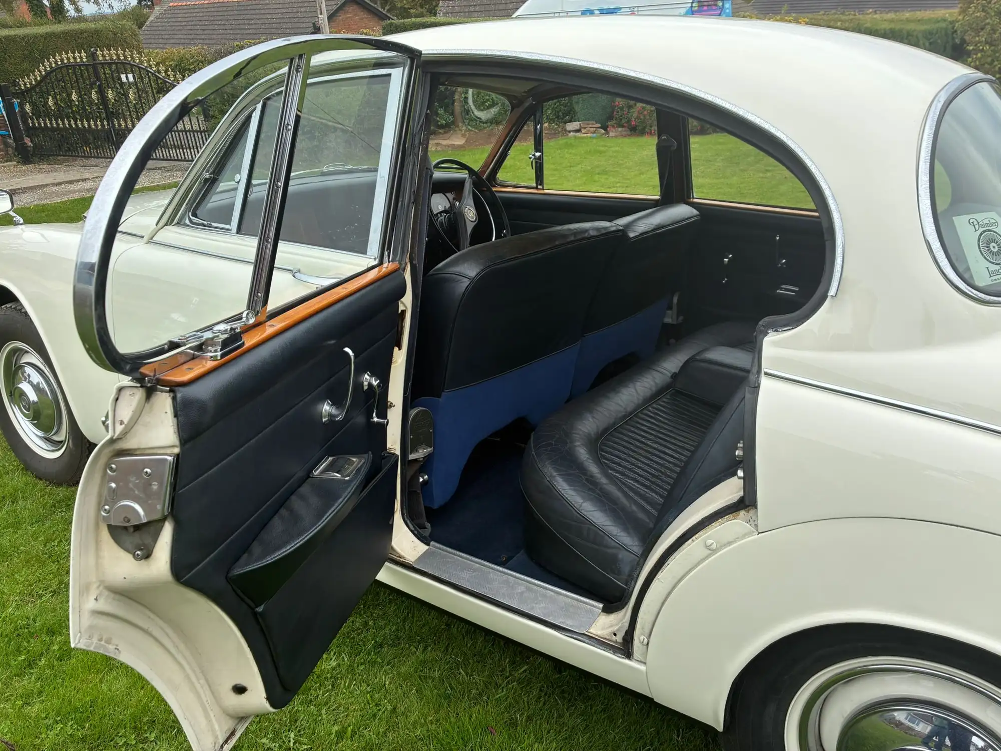 1969 Daimler V8-250-Sold