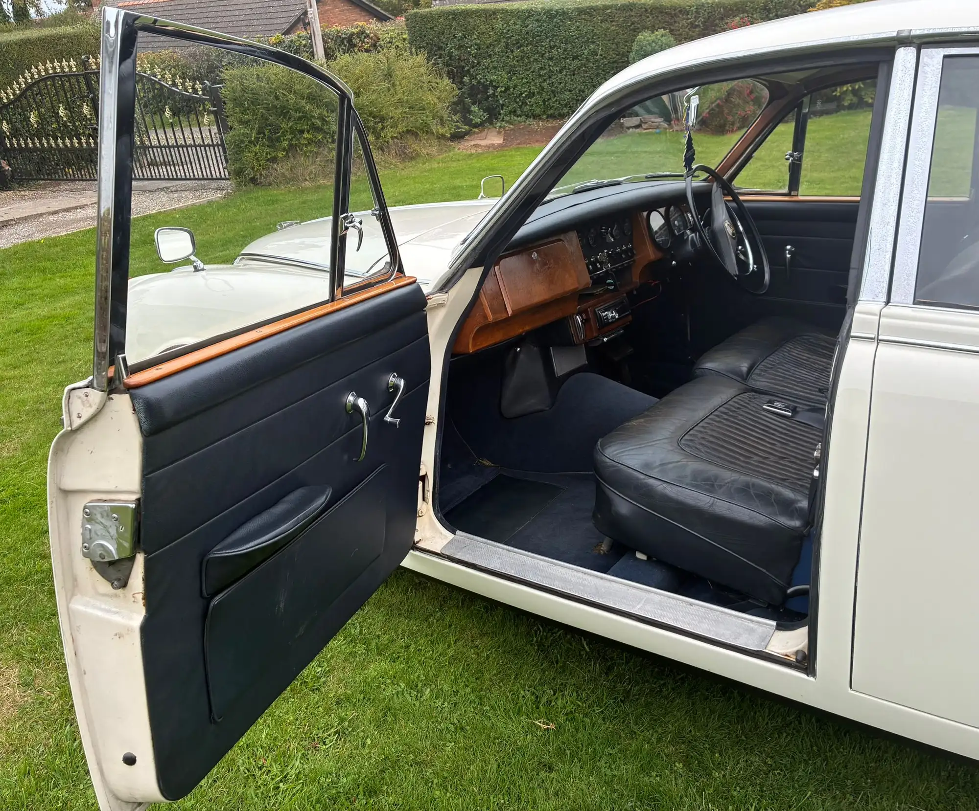 1969 Daimler V8-250-Sold