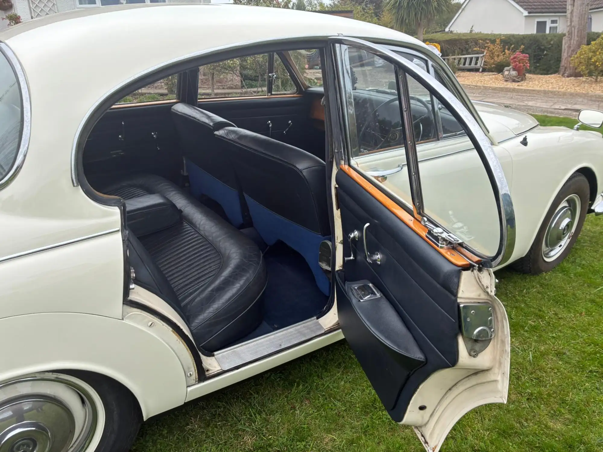 1969 Daimler V8-250-Sold