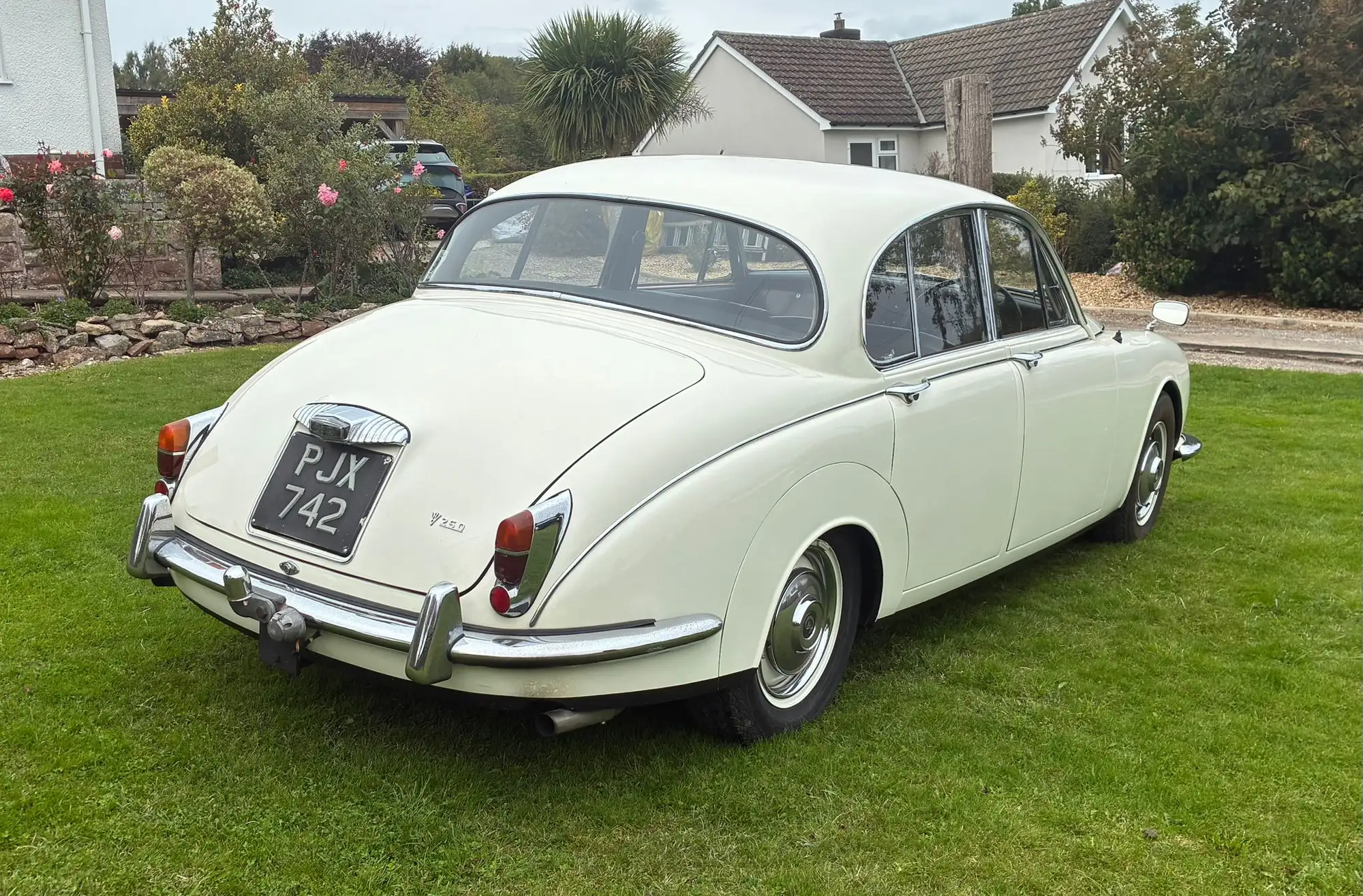 1969 Daimler V8-250-Sold
