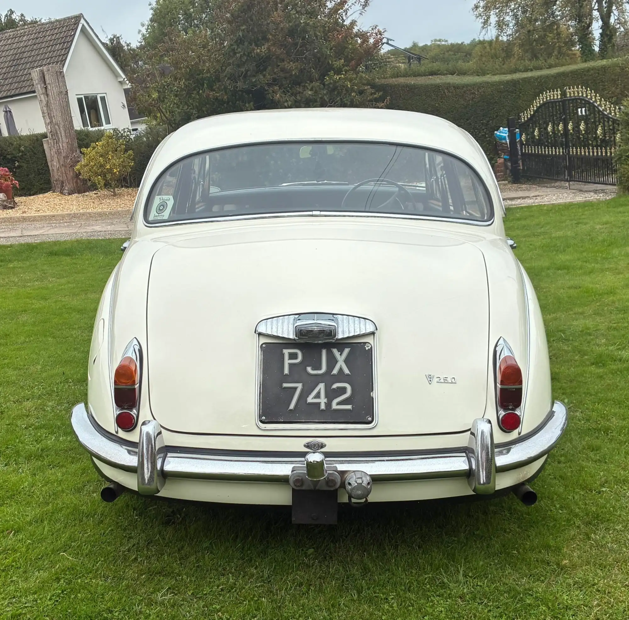 1969 Daimler V8-250-Sold