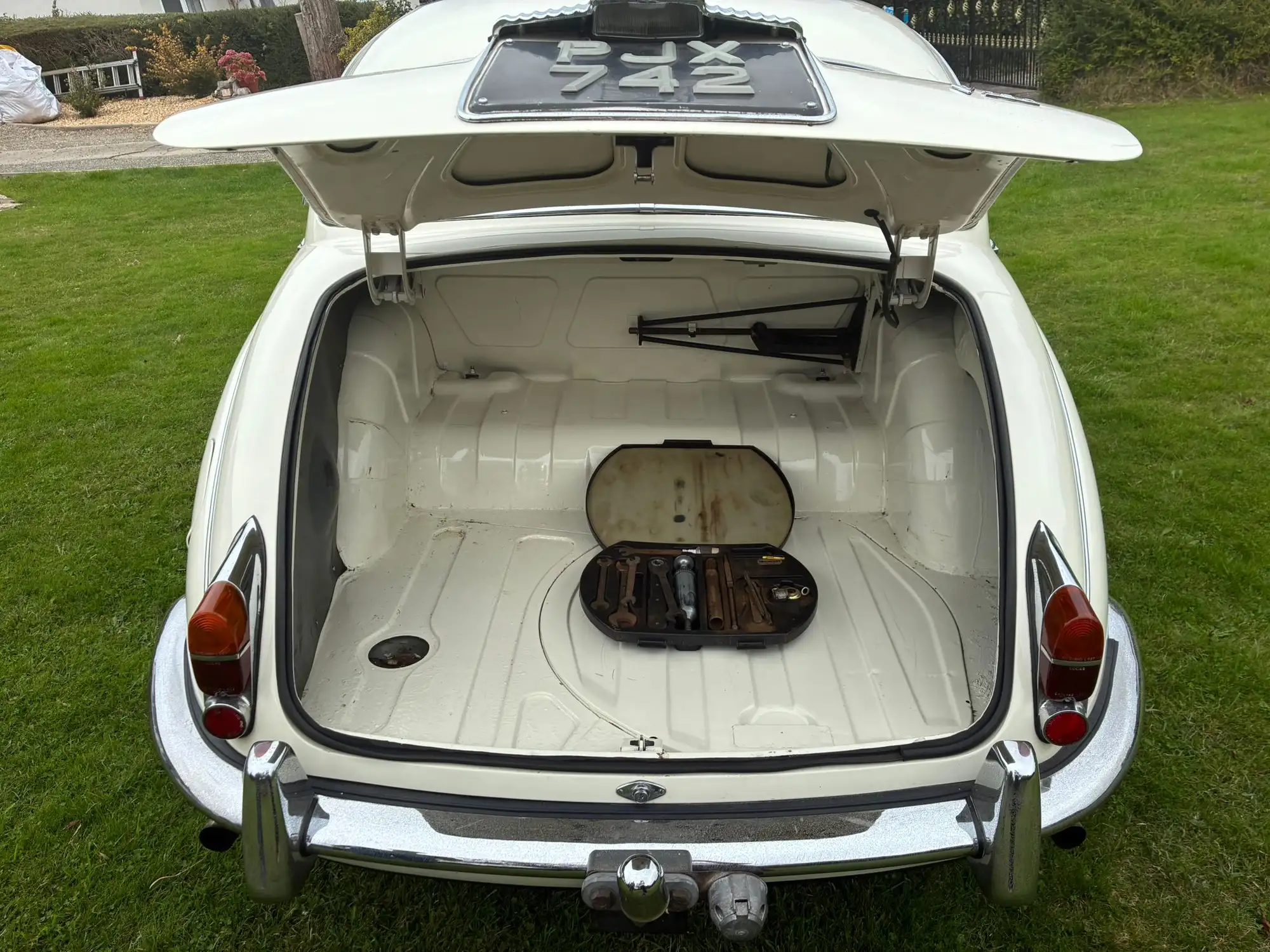 1969 Daimler V8-250-Sold