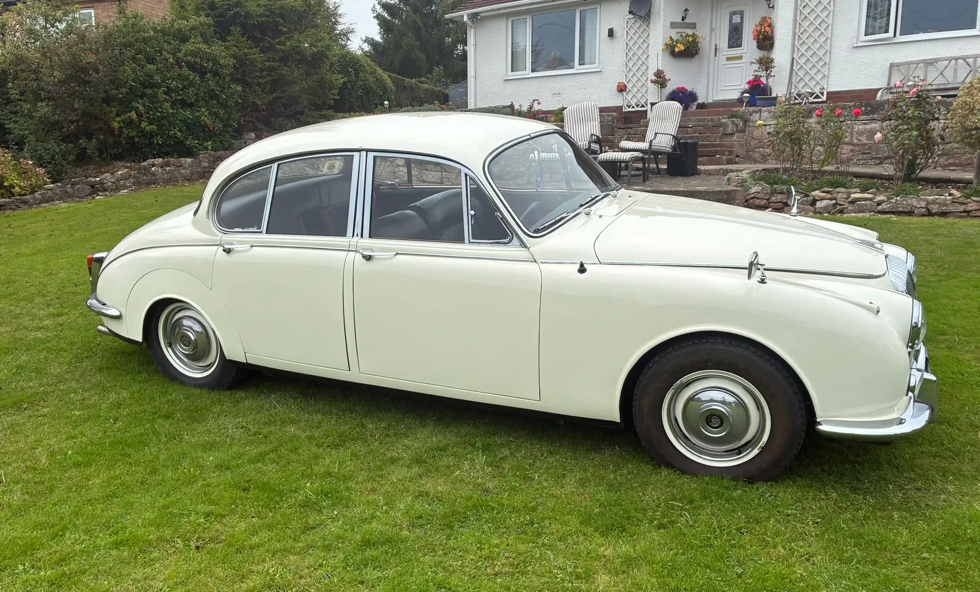 1969 Daimler V8-250-Sold