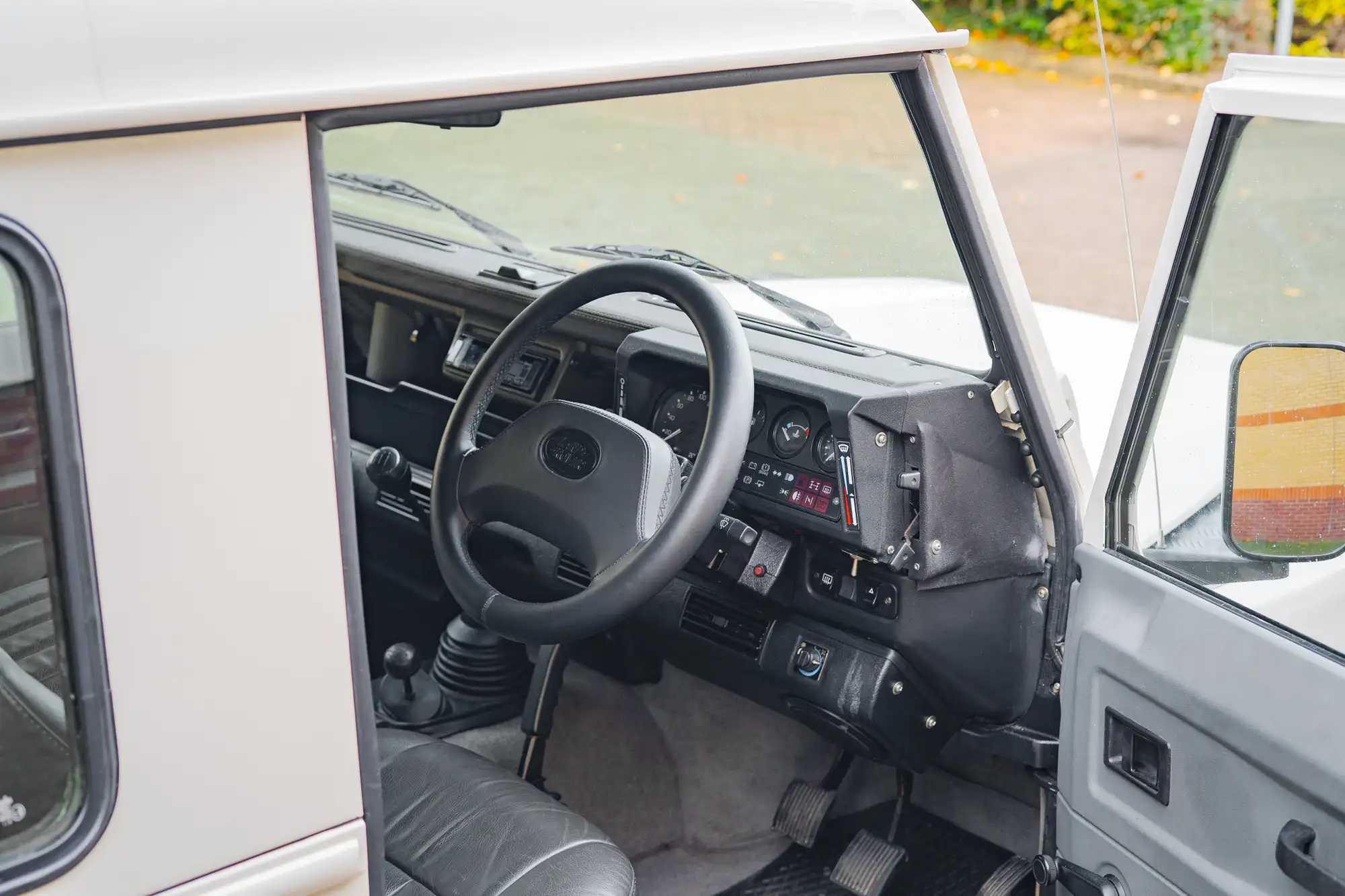 1999 Land Rover Defender 90 M52 2.8i Station Wagon †-Sold