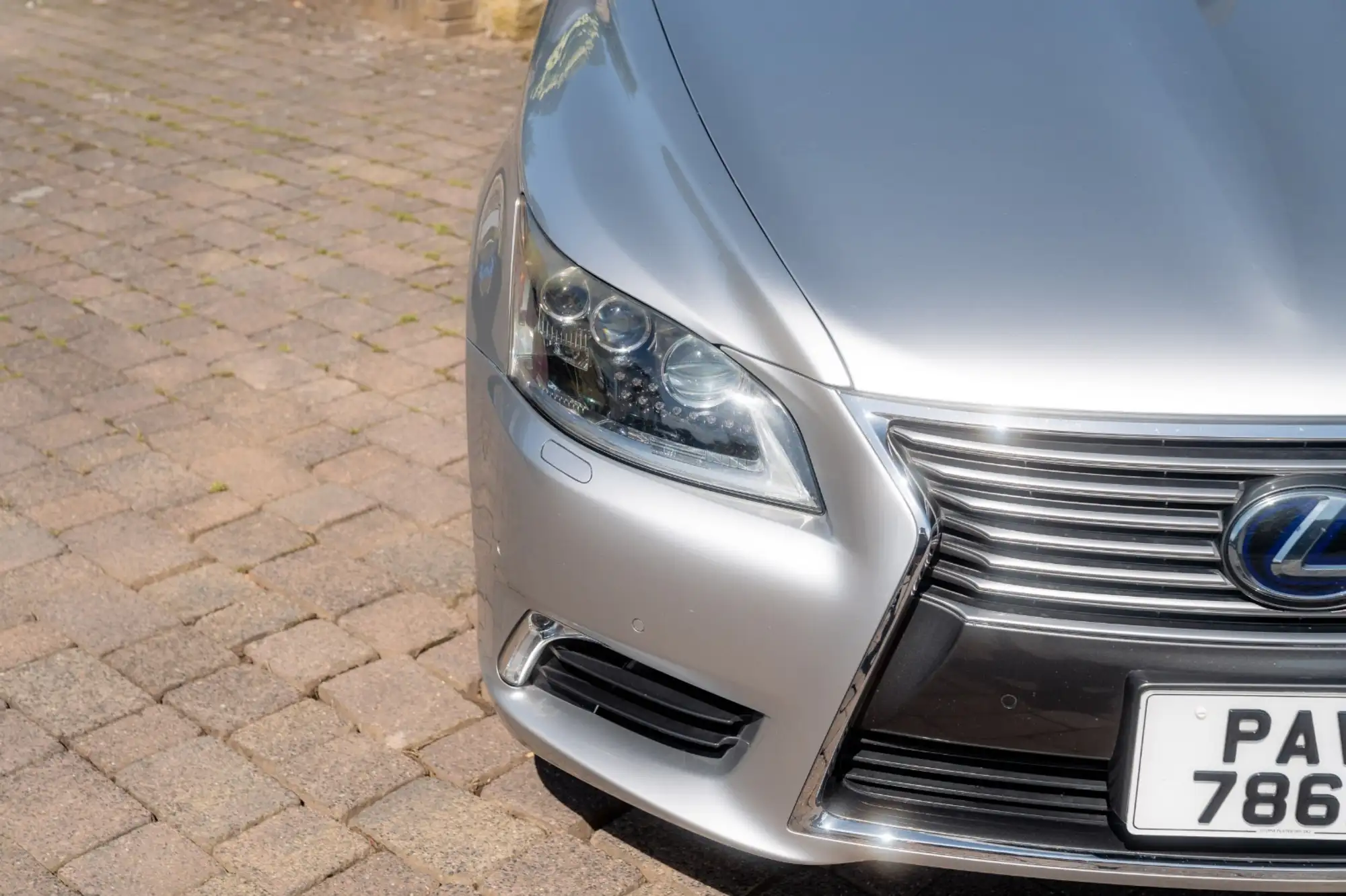 Iconic Auctioneers | 2013 Lexus LS600hl-For Sale
