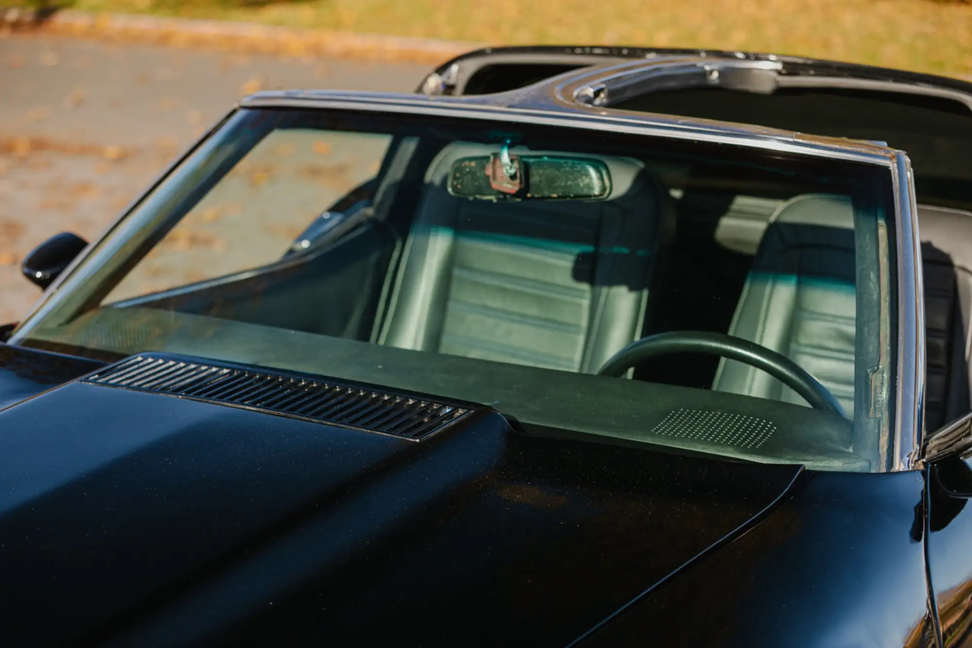 1976 Chevrolet Corvette Stingray C3 Targa-Top 350ci-Sold