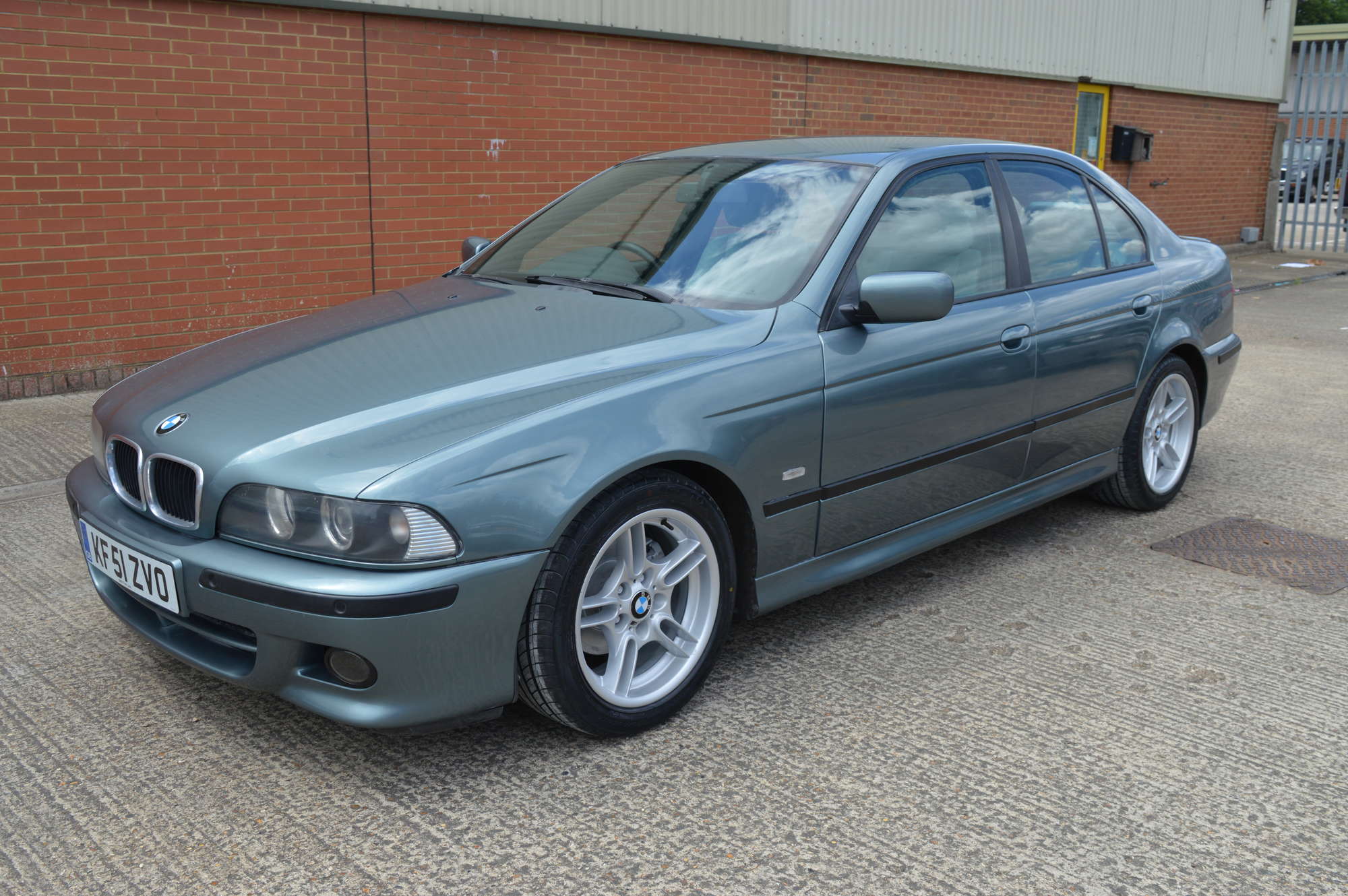 Iconic Auctioneers | 2001 BMW 525i Sport E39 manual-Sold