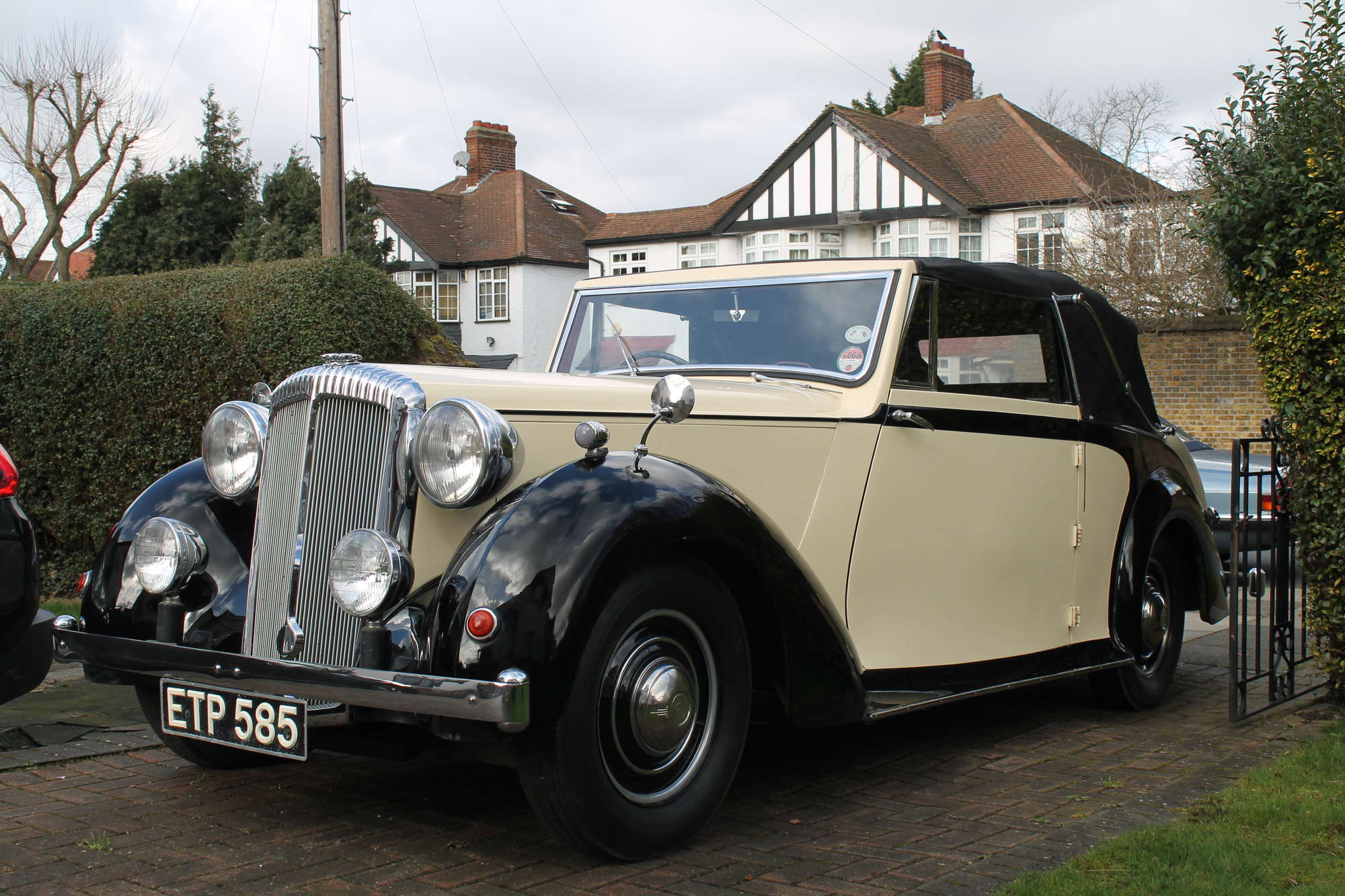 1949 Daimler DB18 Drophead CoupÃ©-Auction Lot