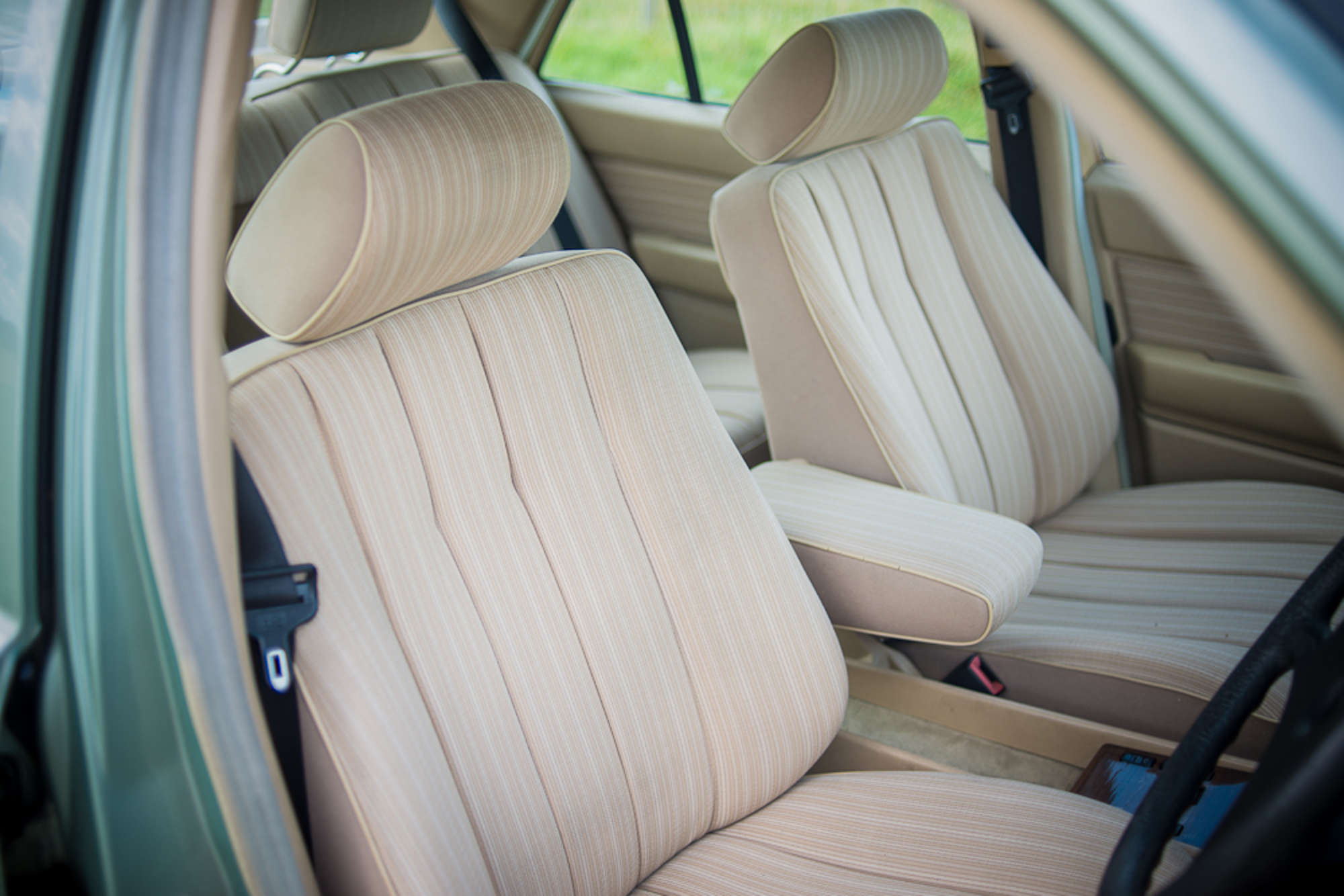 1987 Mercedes-Benz 260 E saloon Automatic-Sold