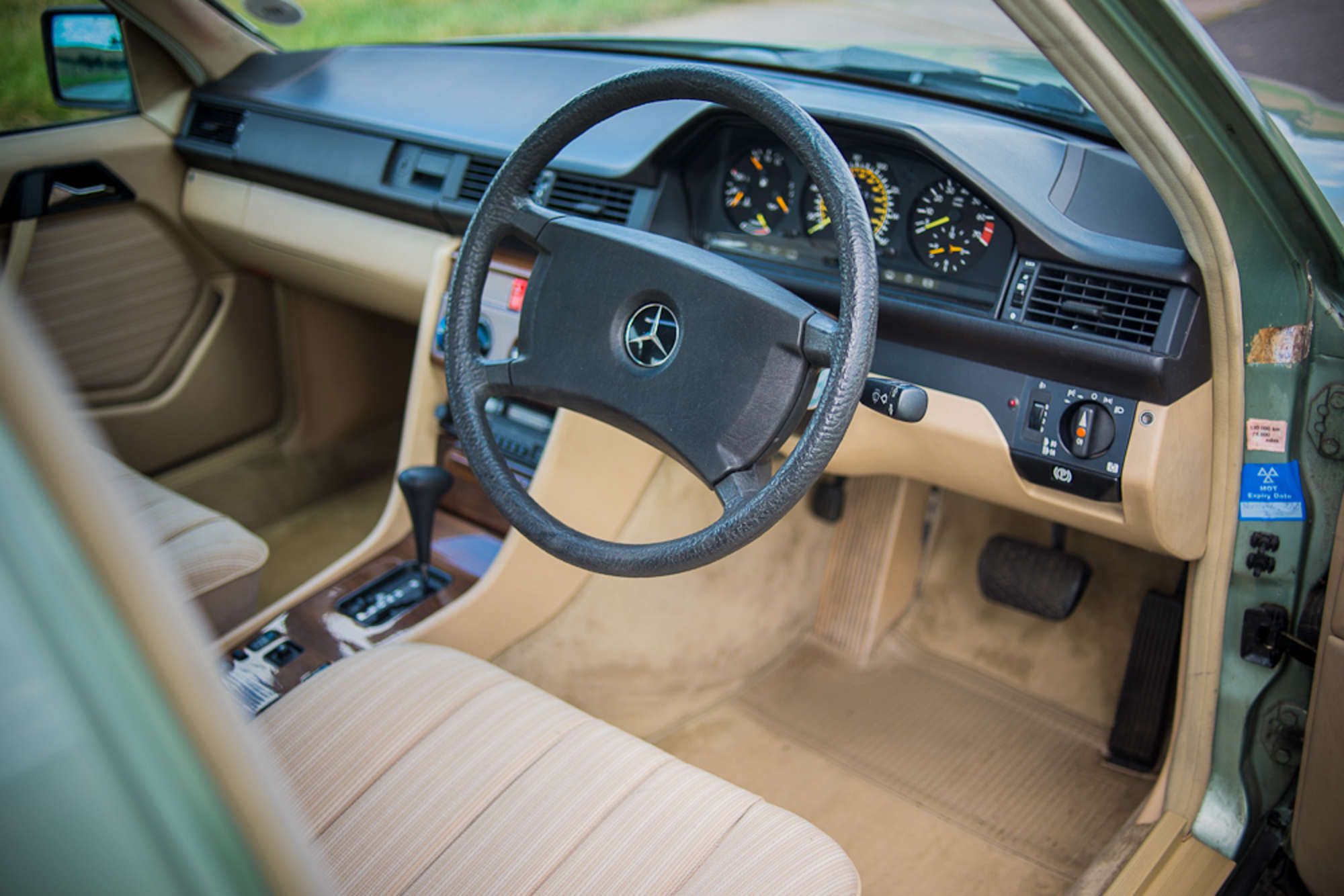 1987 Mercedes-Benz 260 E saloon Automatic-Sold