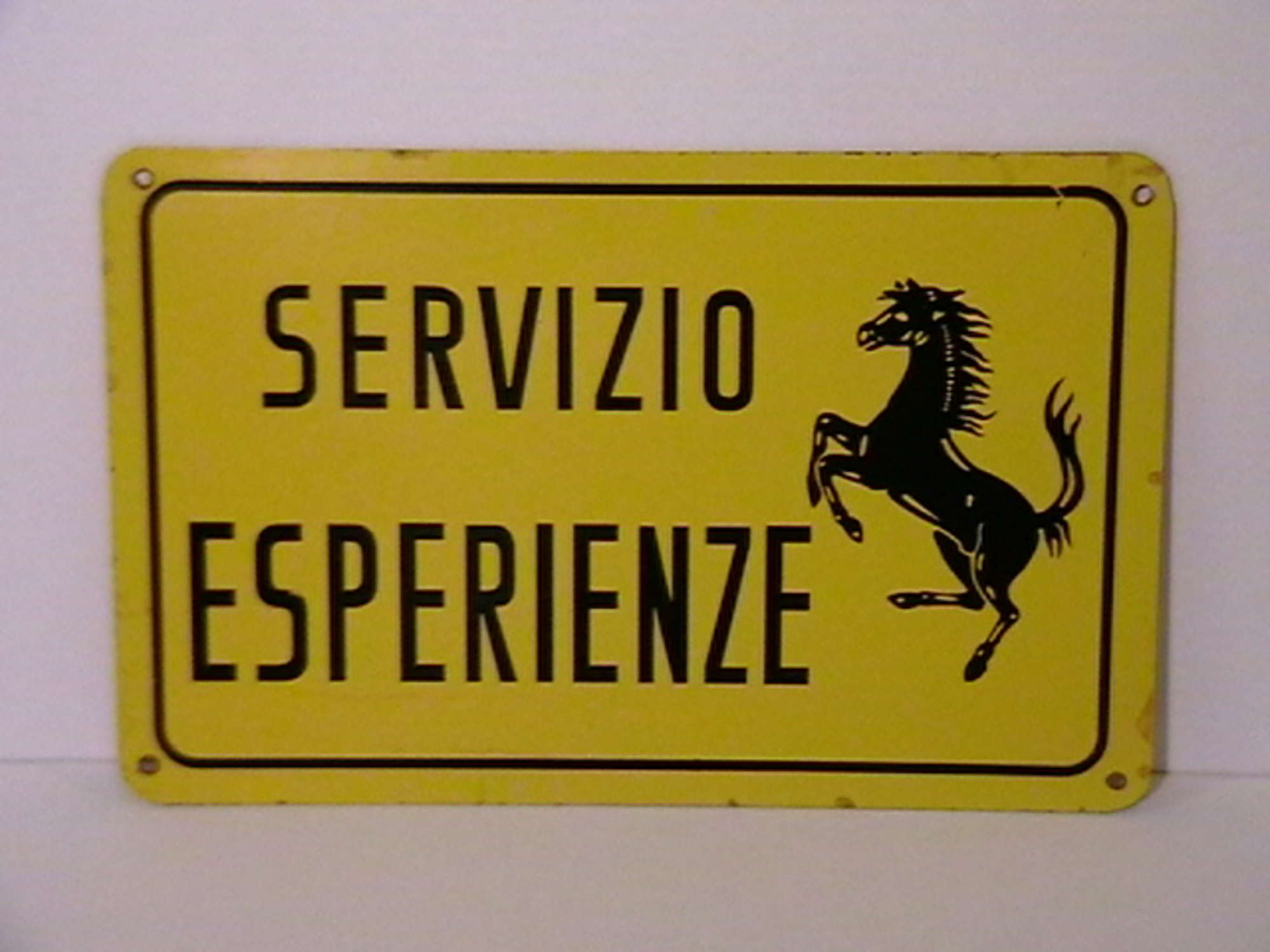 Ferrari Servizio Esperienze sign.-Sold