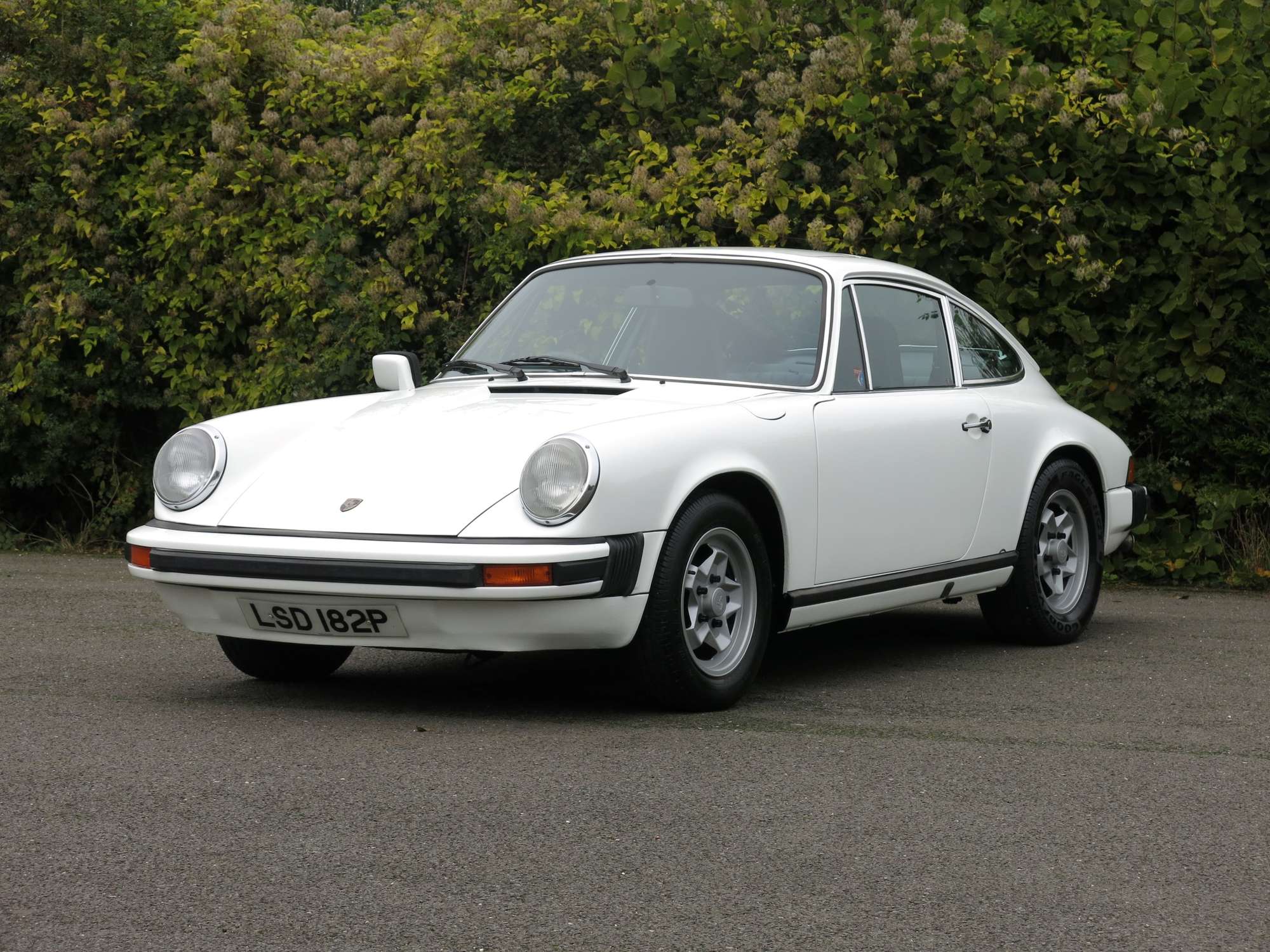 1976 Porsche 911 2.7 Coupe-Sold