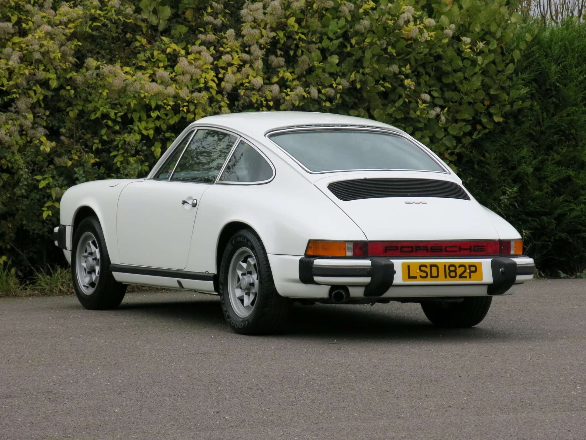 1976 Porsche 911 2.7 Coupe-Sold