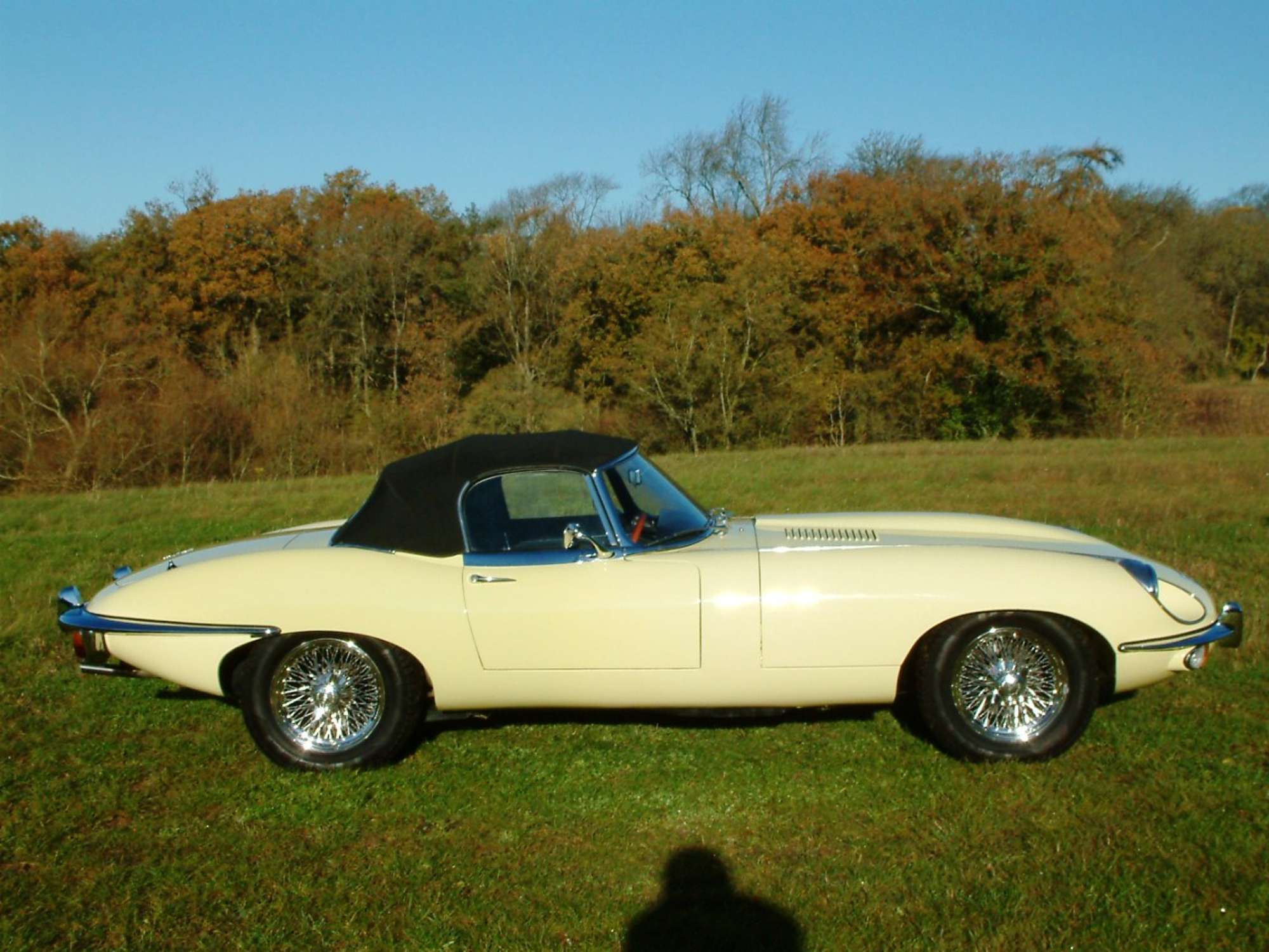 Jaguar E-Type Series II 4.2 Roadster (ex Eagle demonstrator)-Sold