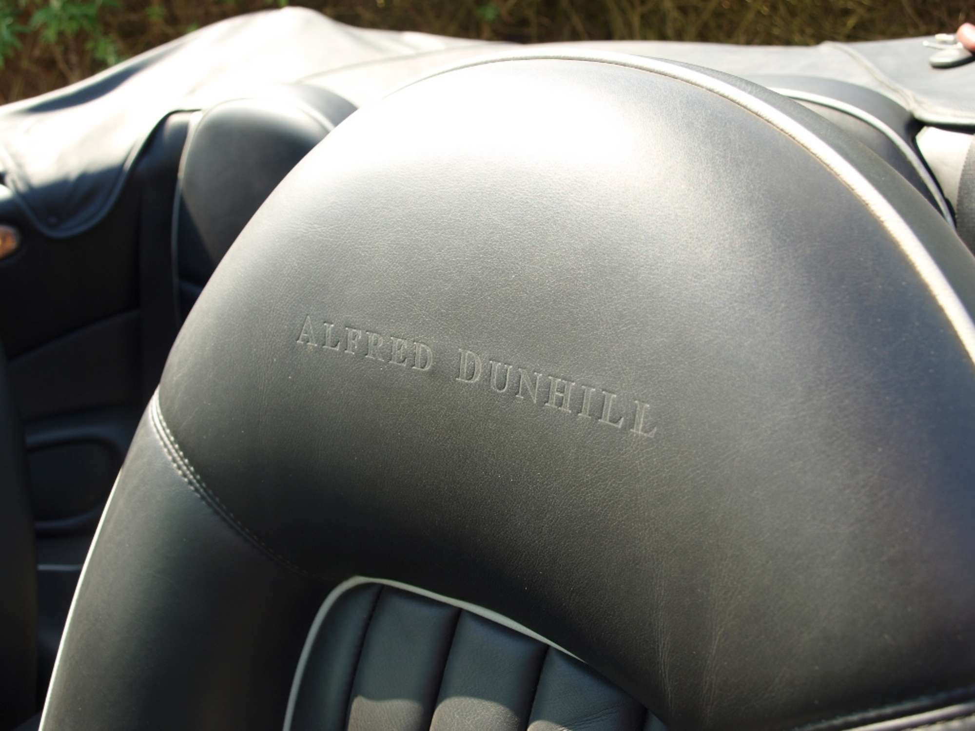 1998 Aston Martin DB7 Volante - Alfred Dunhill Limited Editi-Auction Lot