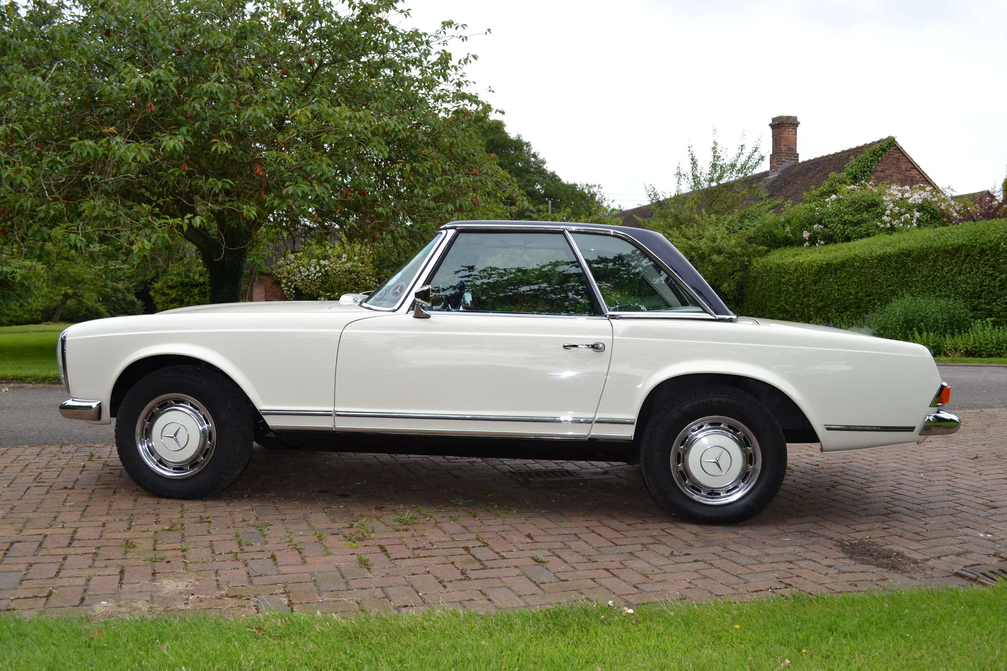 1970 Mercedes-Benz 280SL Pagoda Automatic-Sold