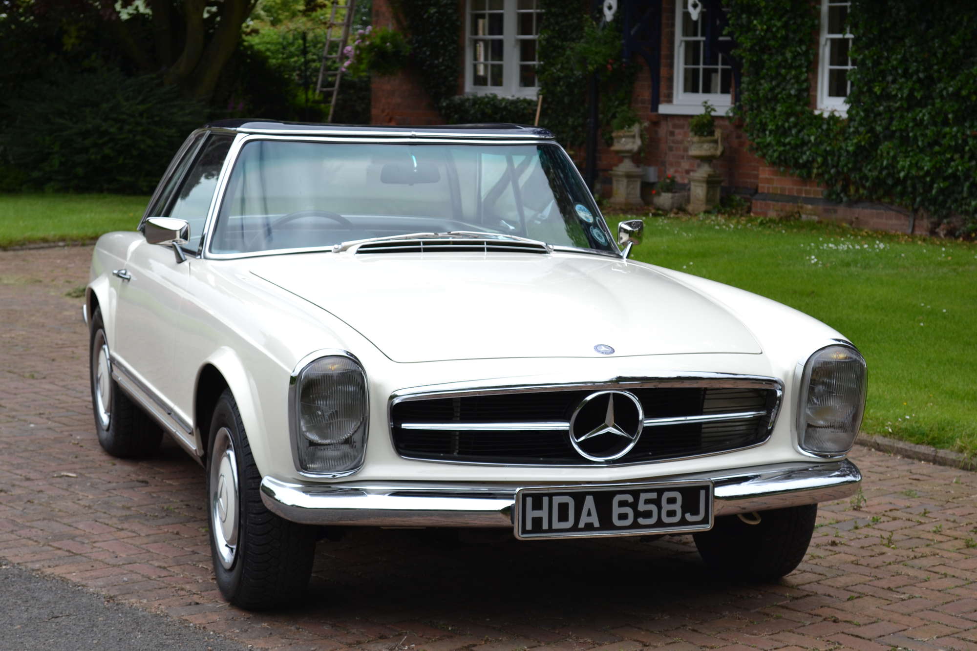 1970 Mercedes-Benz 280SL Pagoda Automatic-Sold