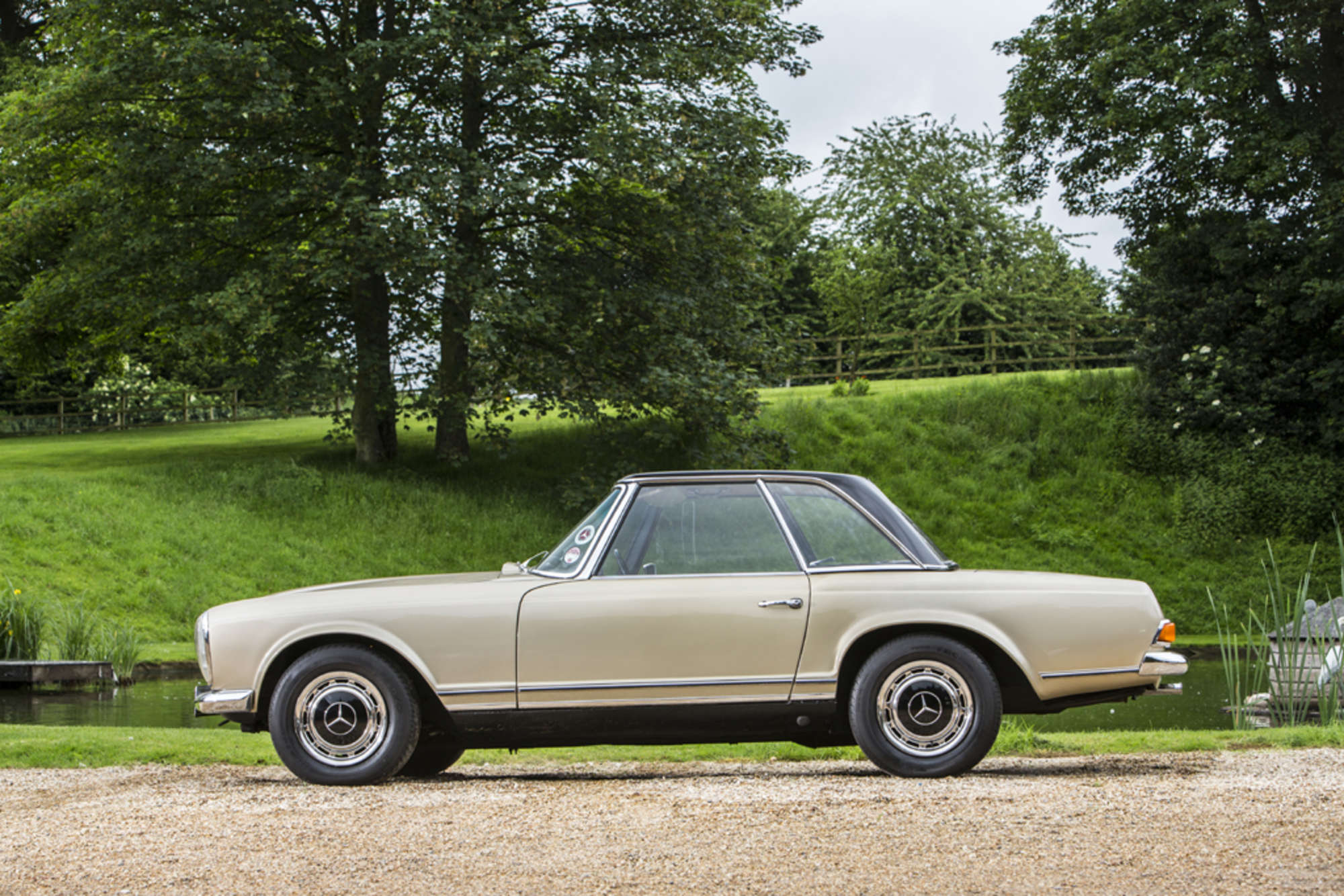 1969 Mercedes-Benz 280SL Pagoda with Hardtop-Sold
