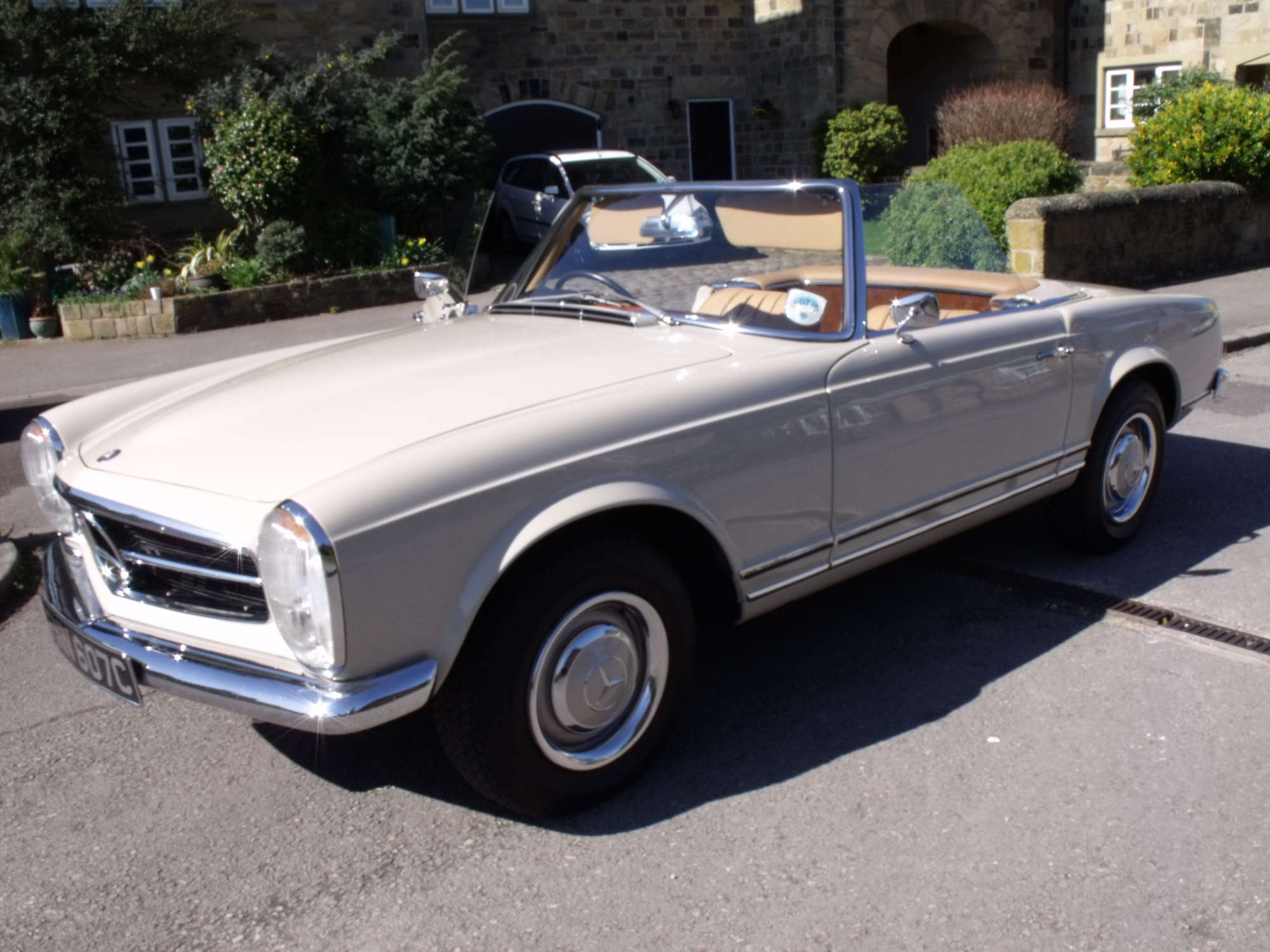 1965 Mercedes-Benz 230SL 'Pagoda'-Sold