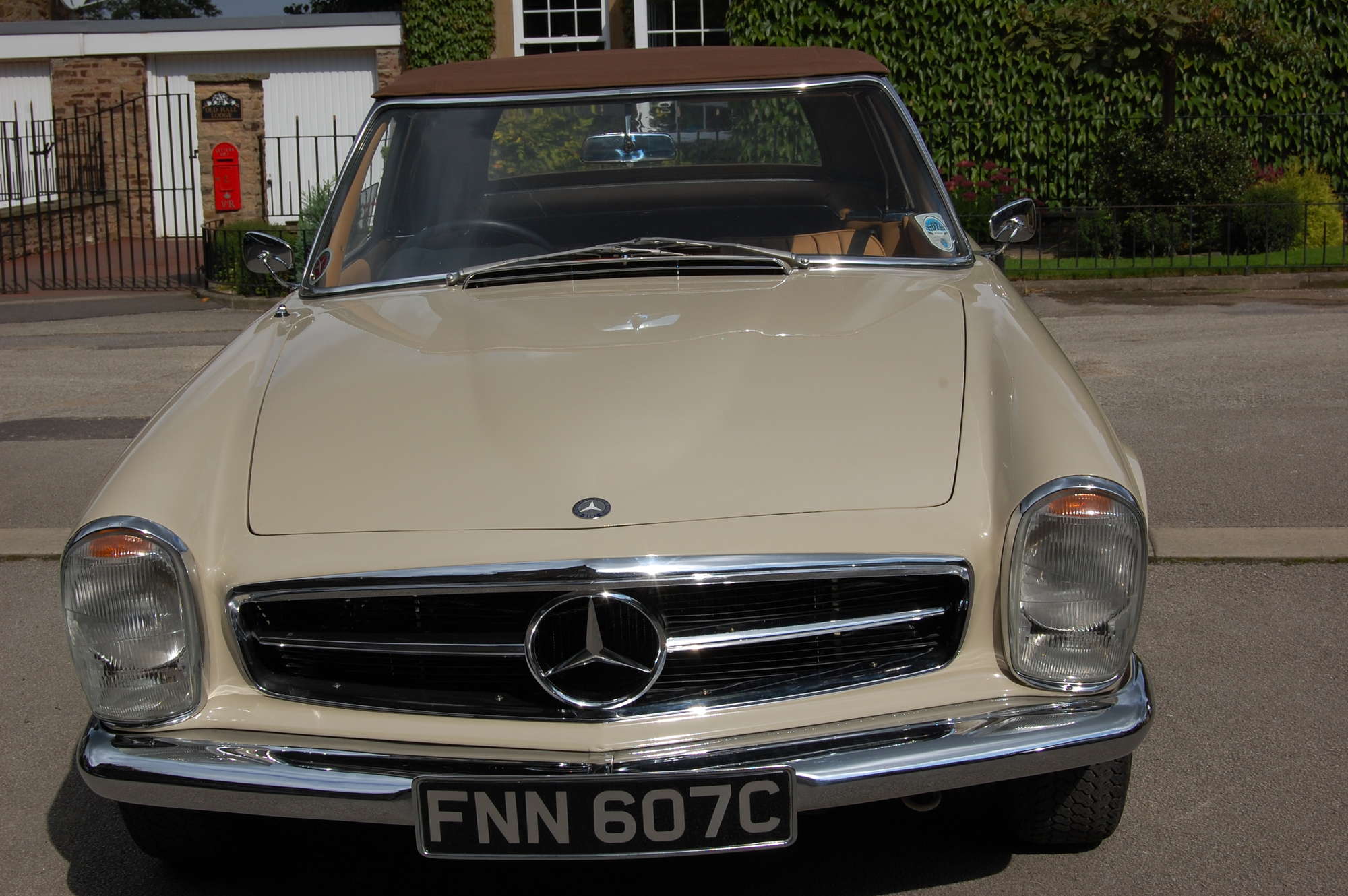 1965 Mercedes-Benz 230SL 'Pagoda'-Sold