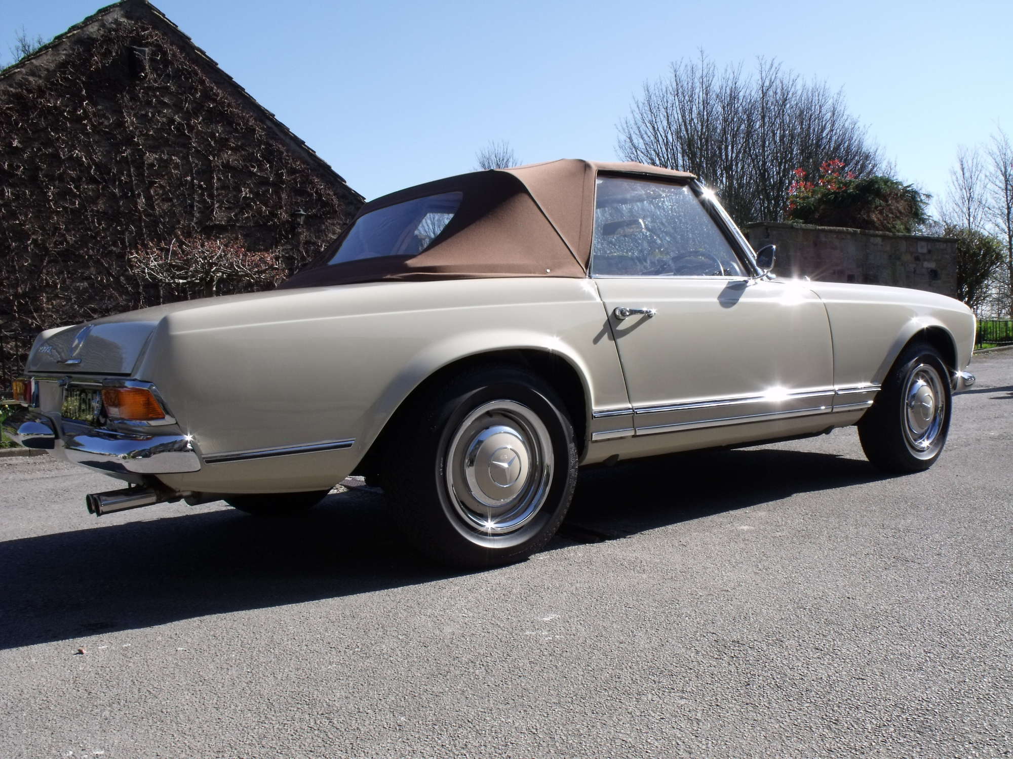 1965 Mercedes-Benz 230SL 'Pagoda'-Sold