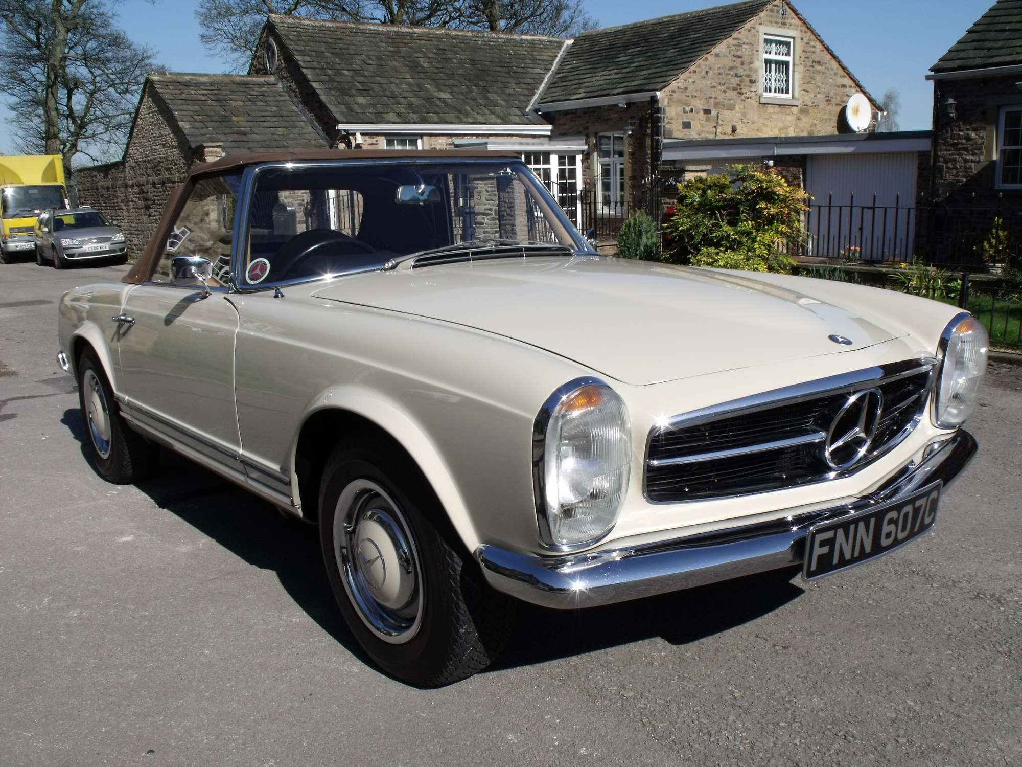 1965 Mercedes-Benz 230SL 'Pagoda'-Sold