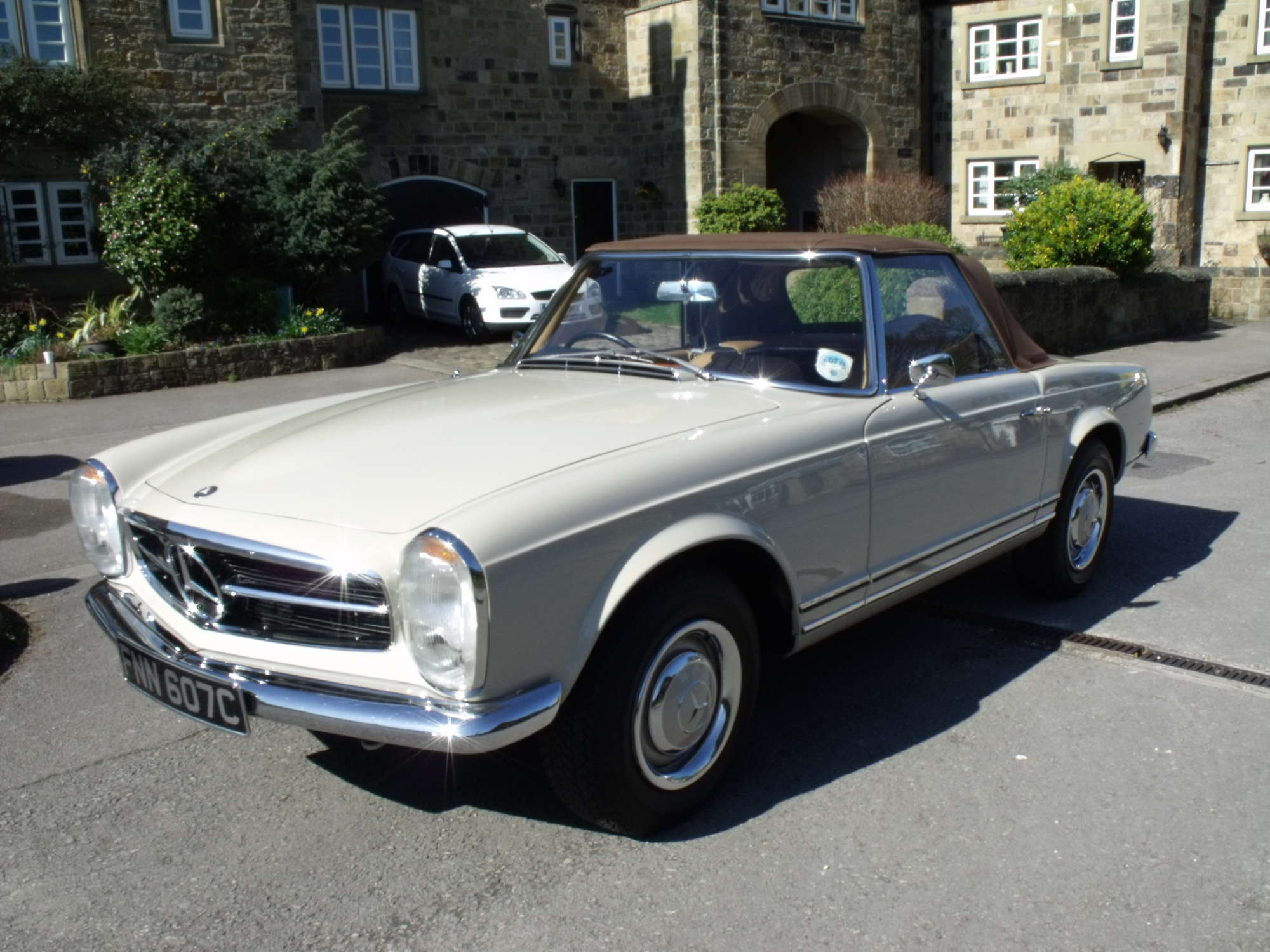 1965 Mercedes-Benz 230SL 'Pagoda'-Sold