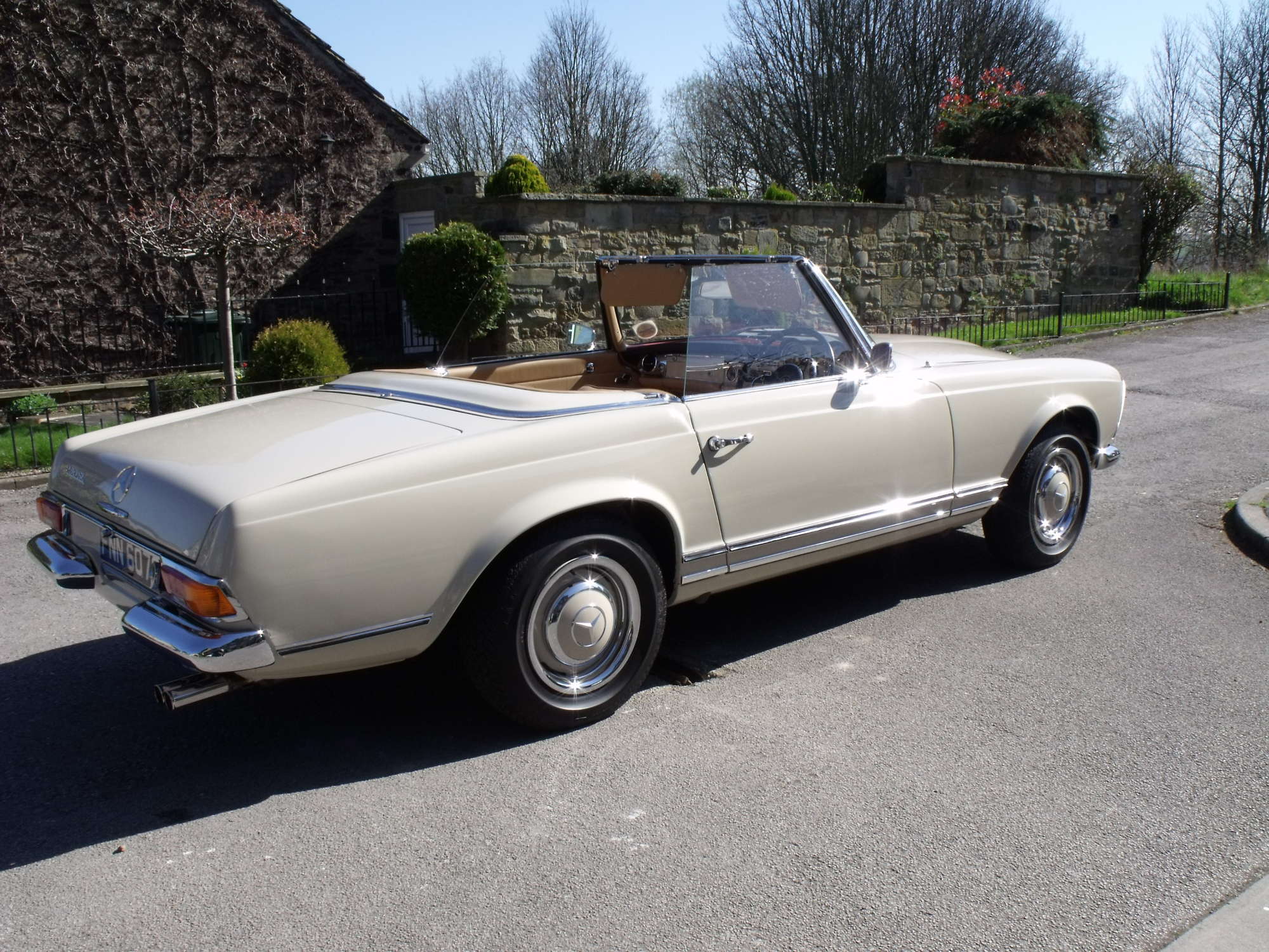 1965 Mercedes-Benz 230SL 'Pagoda'-Sold