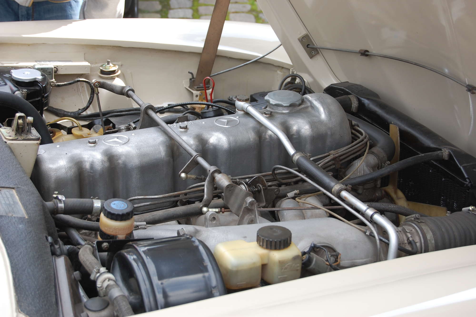 1965 Mercedes-Benz 230SL 'Pagoda'-Sold