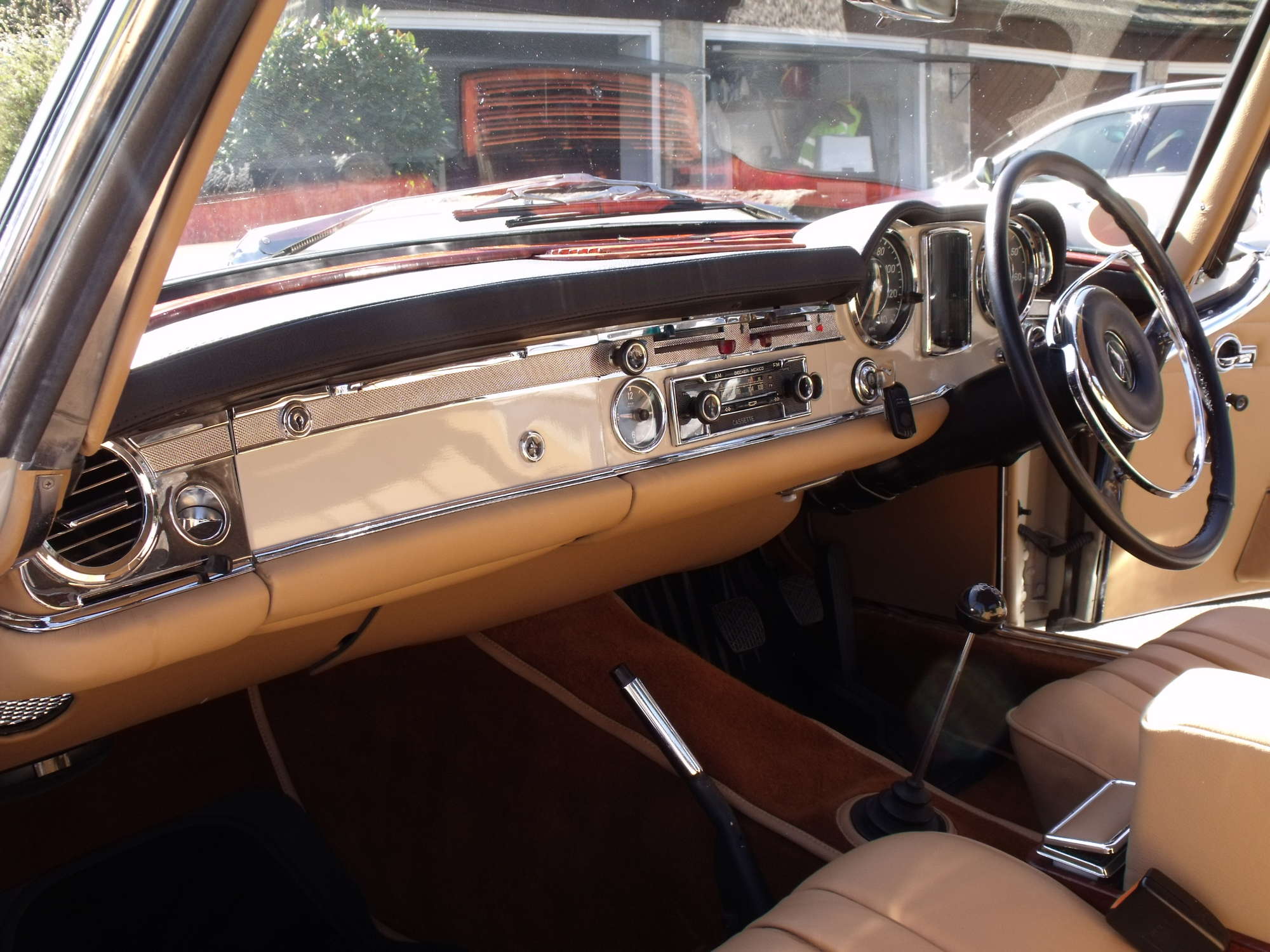 1965 Mercedes-Benz 230SL 'Pagoda'-Sold