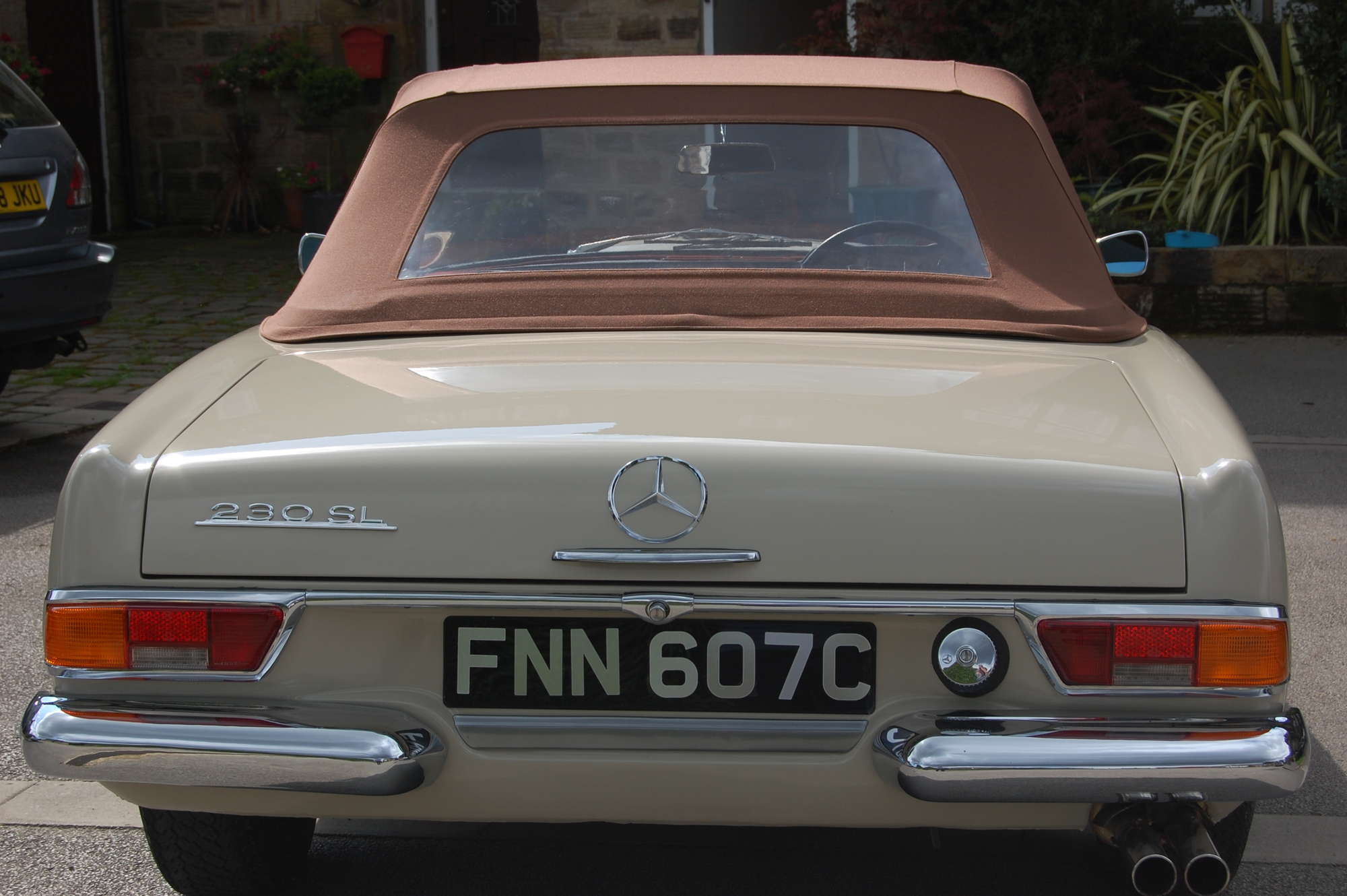 1965 Mercedes-Benz 230SL 'Pagoda'-Sold