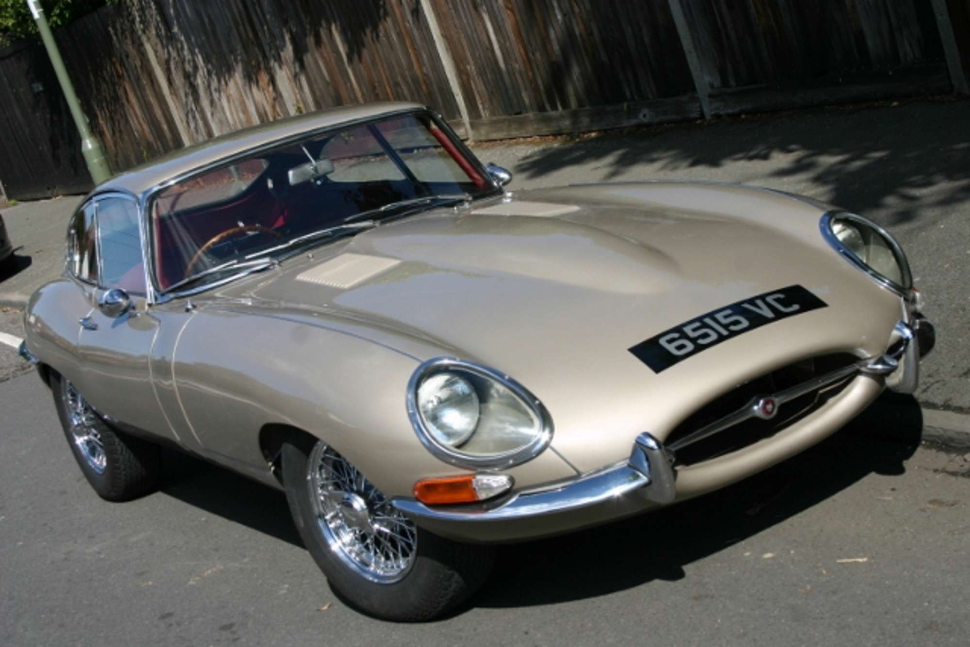 E☆ BE CLASSIC Jaguar E-Type Roadster at 1:18 scale – CD Shop | Classic Driver