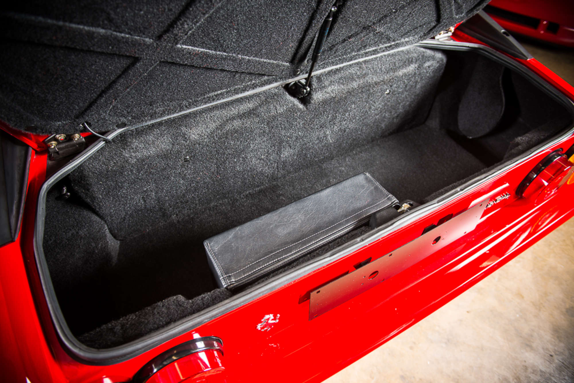 1991 Ferrari Mondial T-Sold