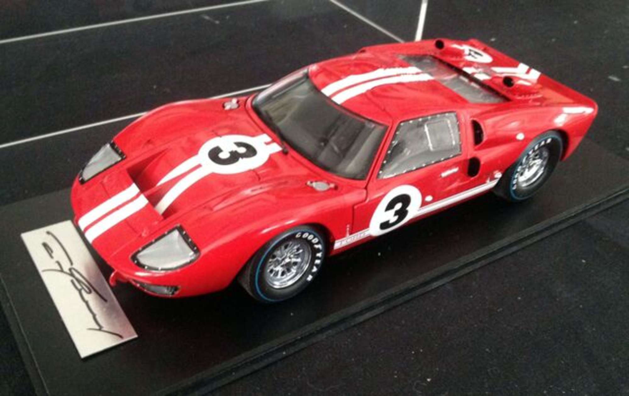 Signature Edition 1:18 1966 Ford GT40 Le Mans, Signed by Dan-Sold