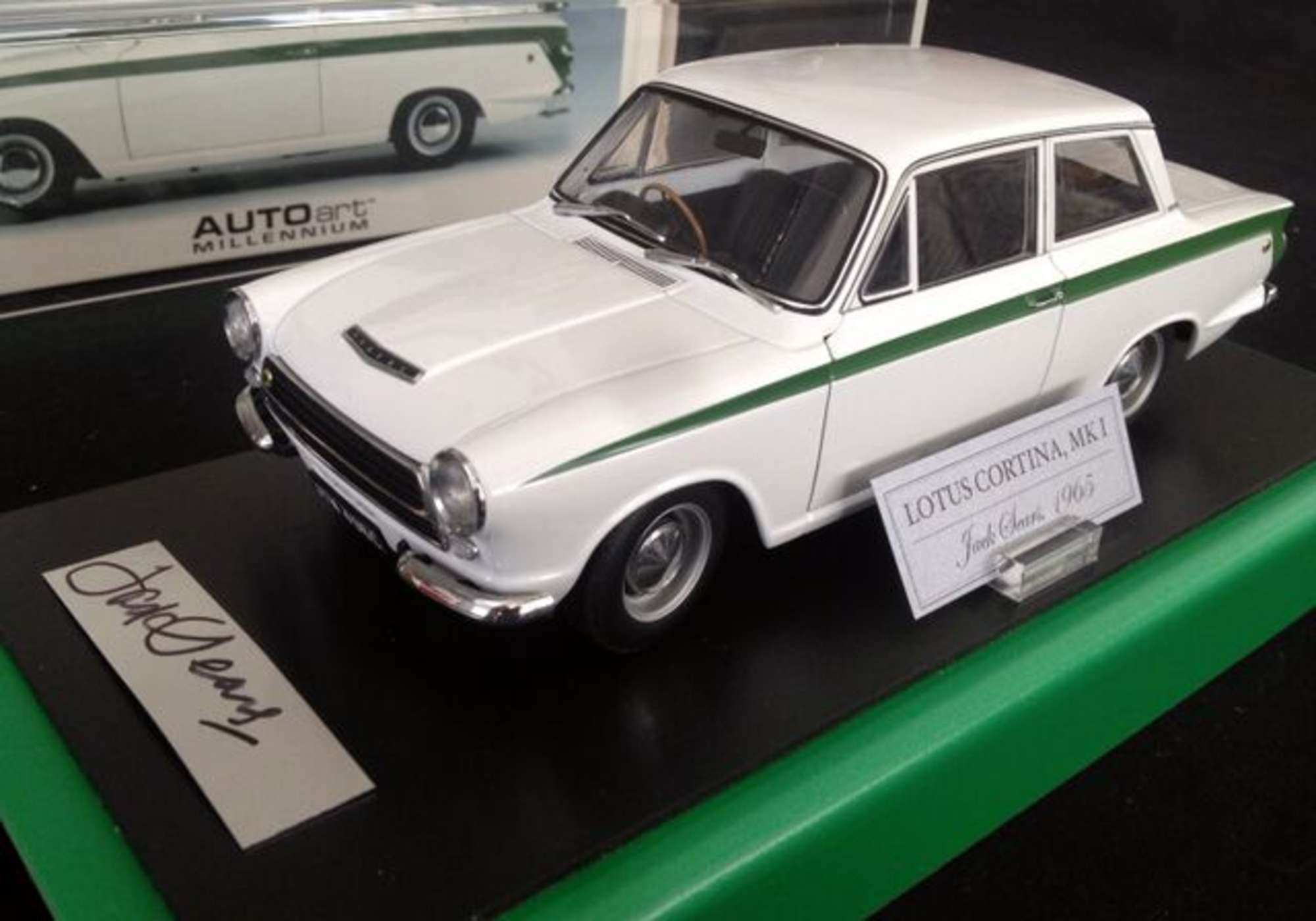 Iconic Auctioneers | An AUTOart, Millenium Series, 1:18 Lotus