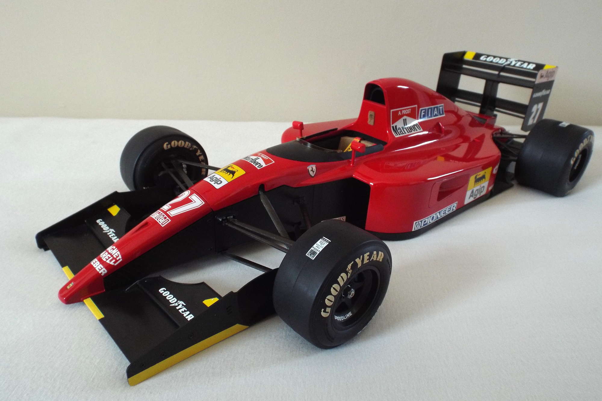F1カー ロッソ 1/8 フェラーリ 643 Rosso Ferrari 643 1/24 F1 Plastic Model Car Japan GP Livery