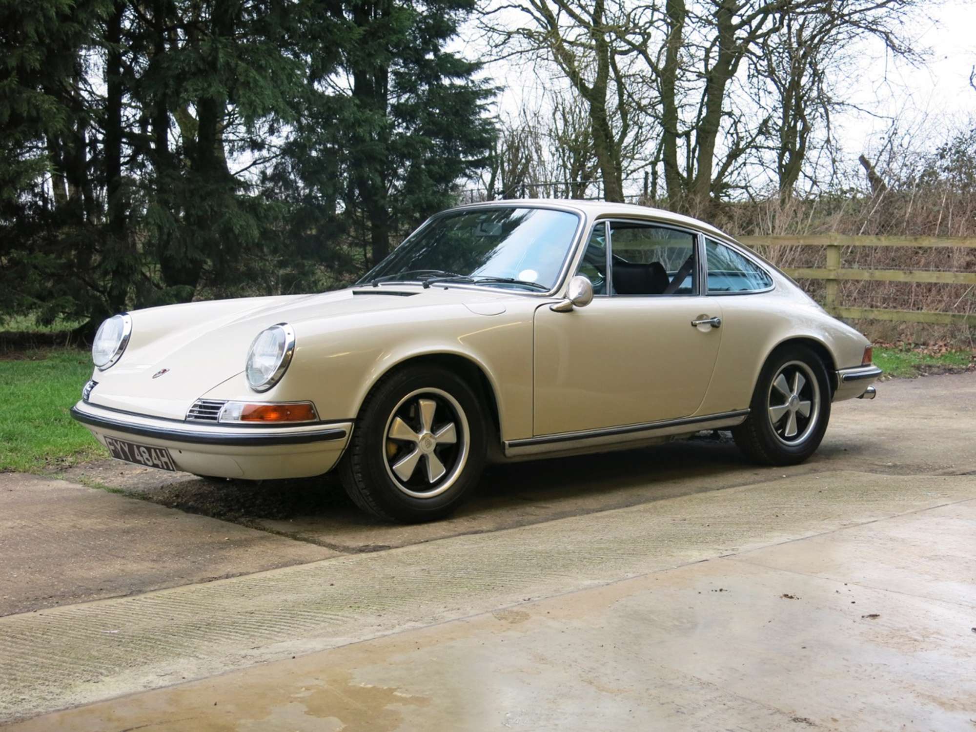 1970 Porsche 911 2.2S Coupe-Sold