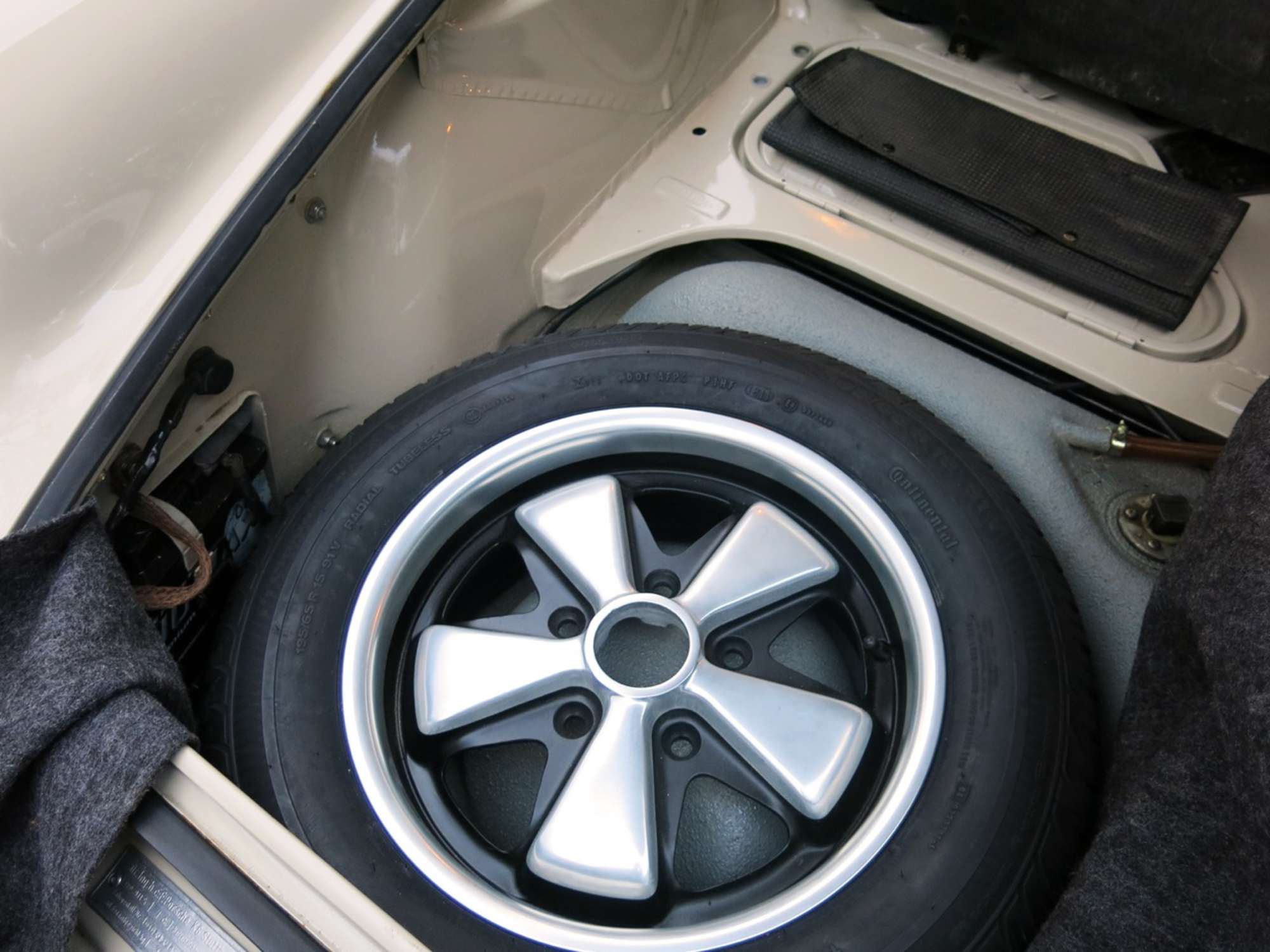 1970 Porsche 911 2.2S Coupe-Sold