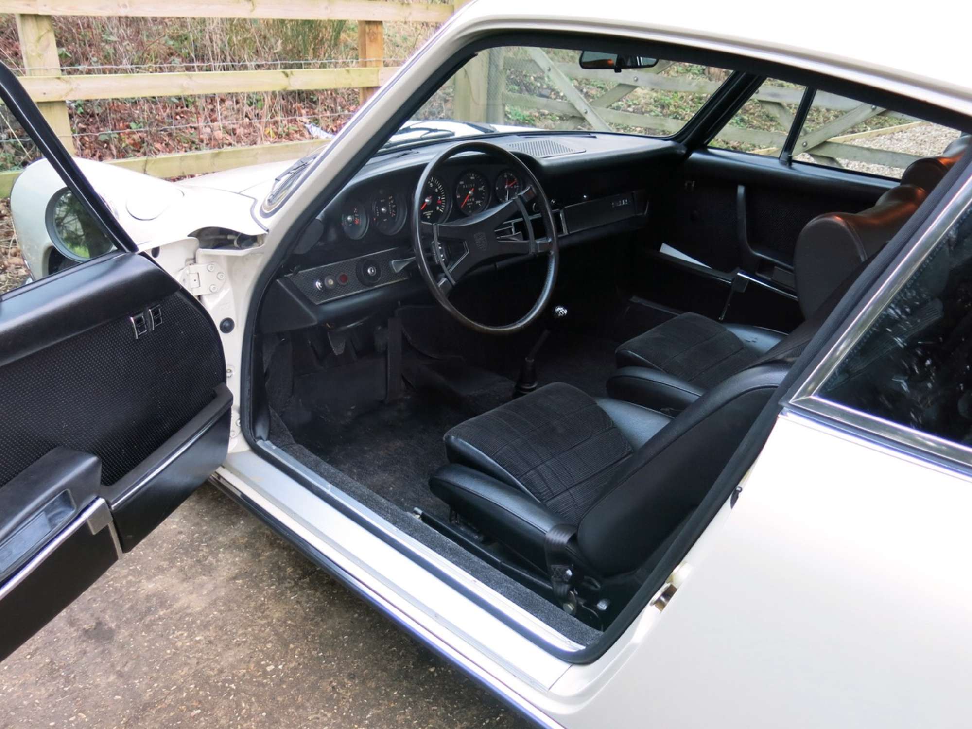 1970 Porsche 911 2.2S Coupe-Sold