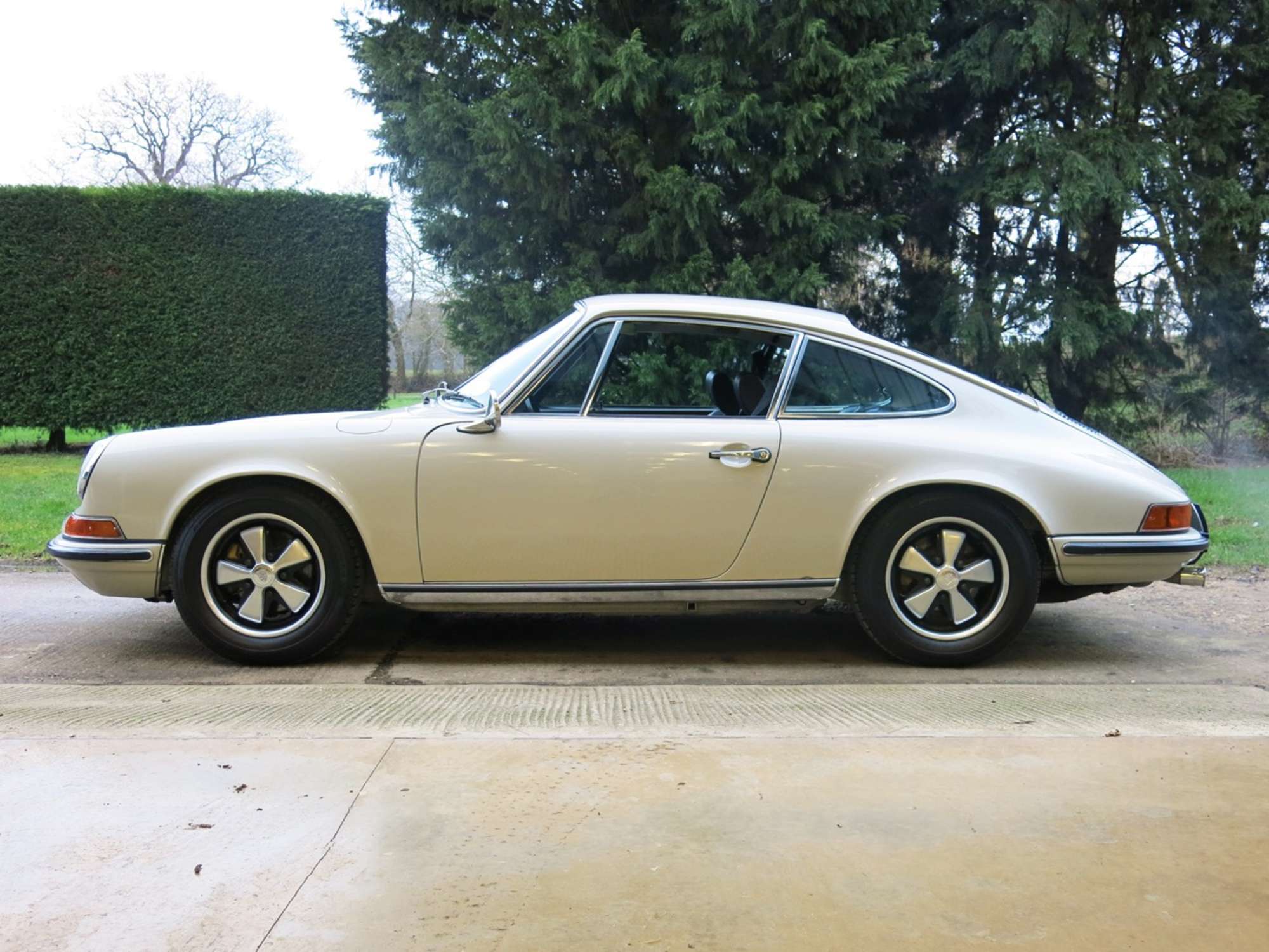 1970 Porsche 911 2.2S Coupe-Sold